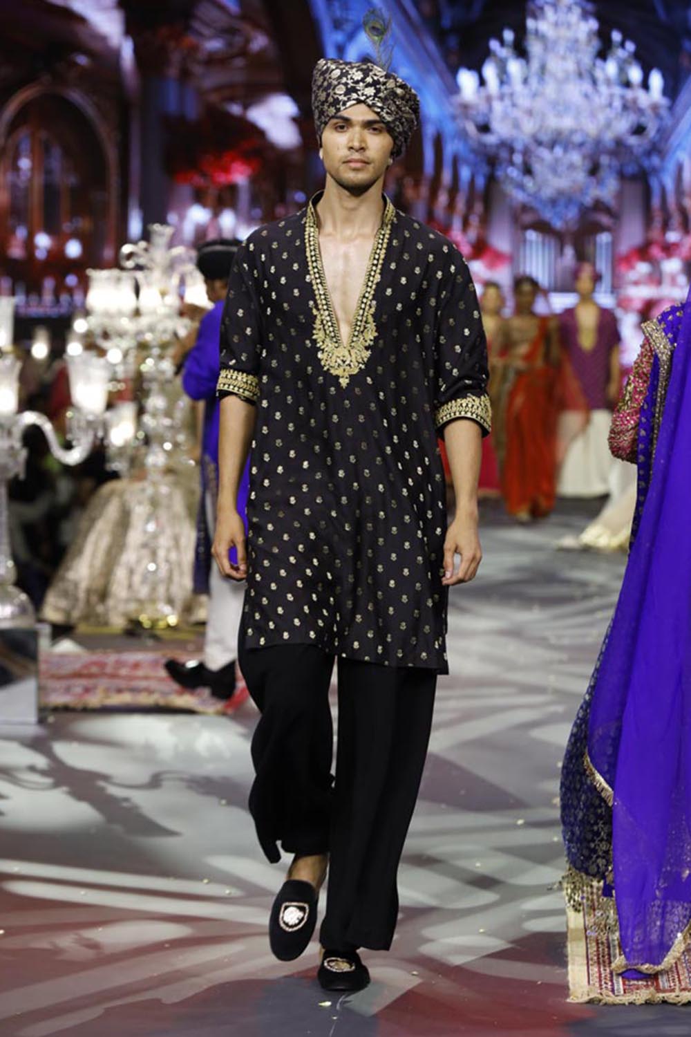 Zarvansh Noir Kurta Set