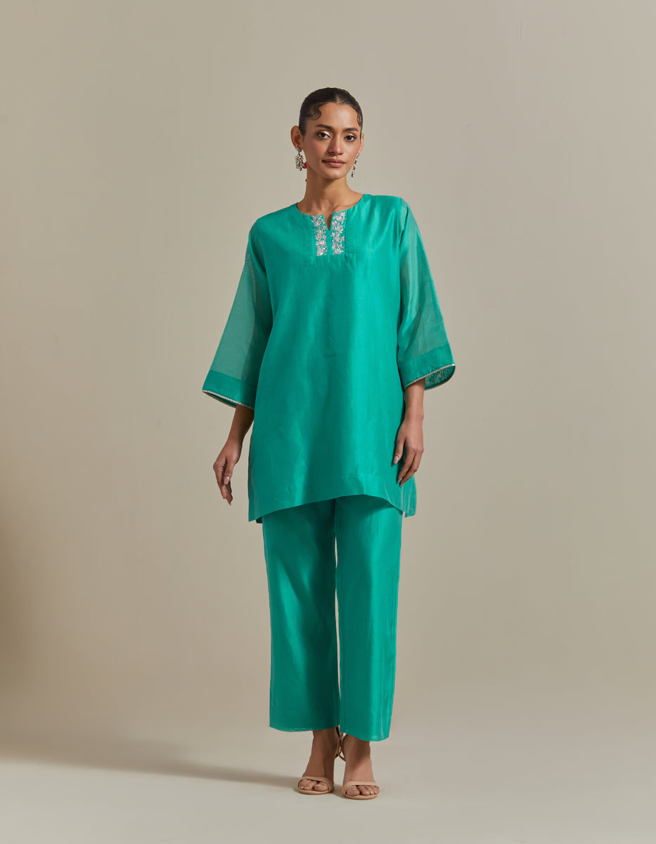 CY Vinusto Aqua Green Embroidered Kurta Set Front 1