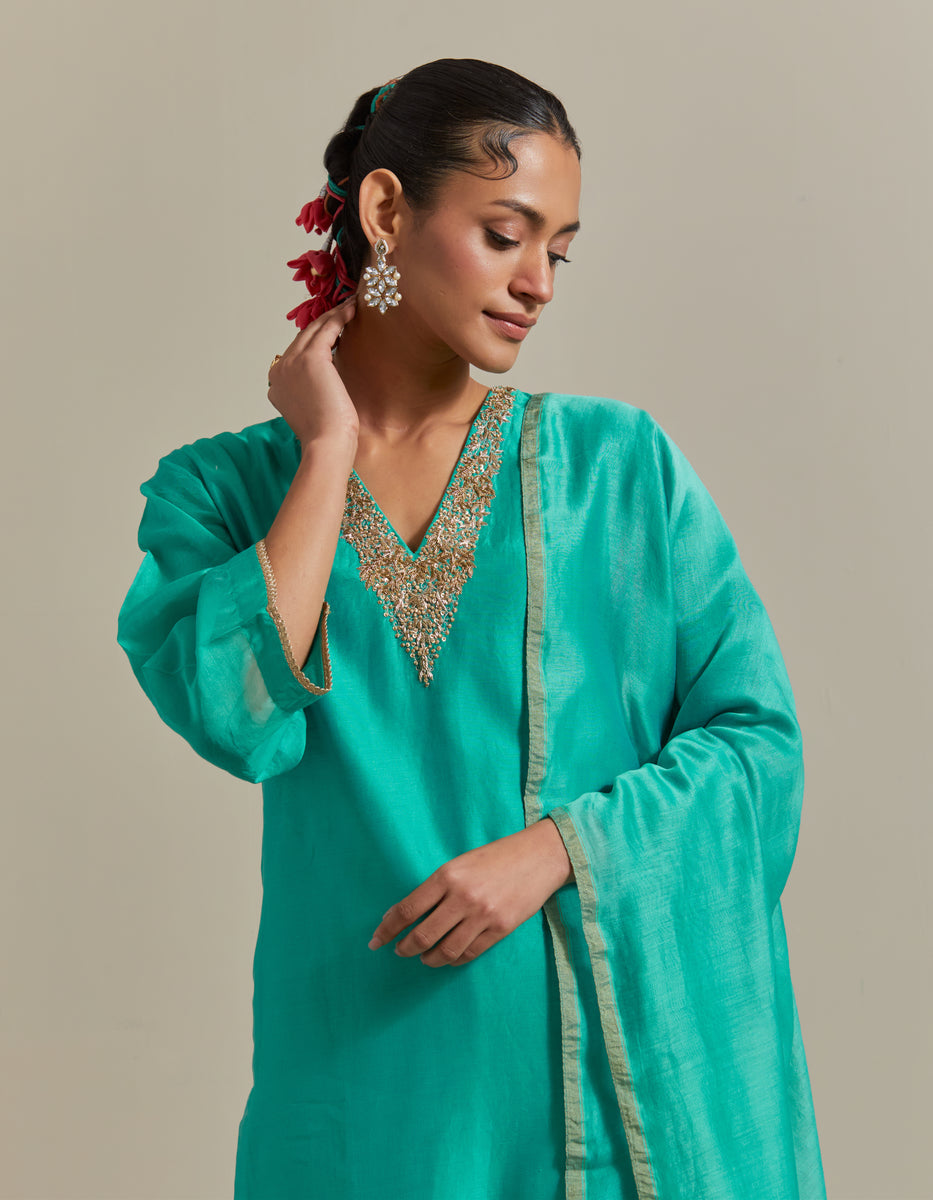CY Vinusto Aqua Green Embroidered Straight Kurta Set Closeup 1