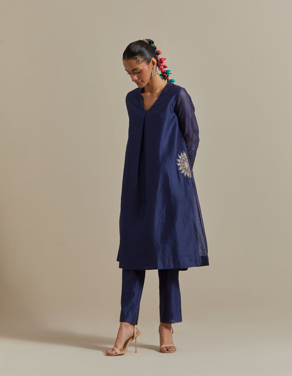 CY Vinusto Embroidered Blue Chanderi Kurta Set With Dupatta Front 2