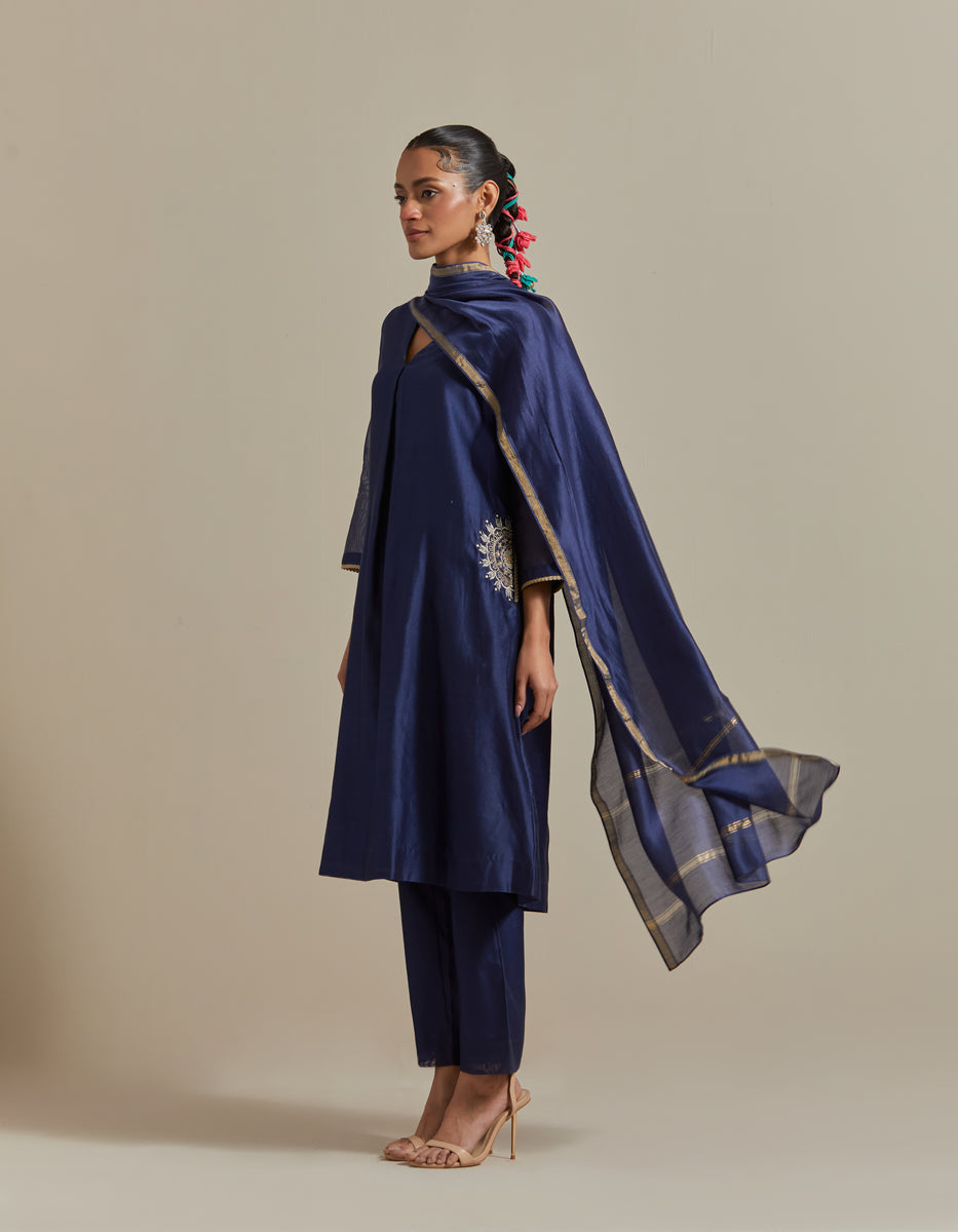 CY Vinusto Embroidered Blue Chanderi Kurta Set With Dupatta Front 1