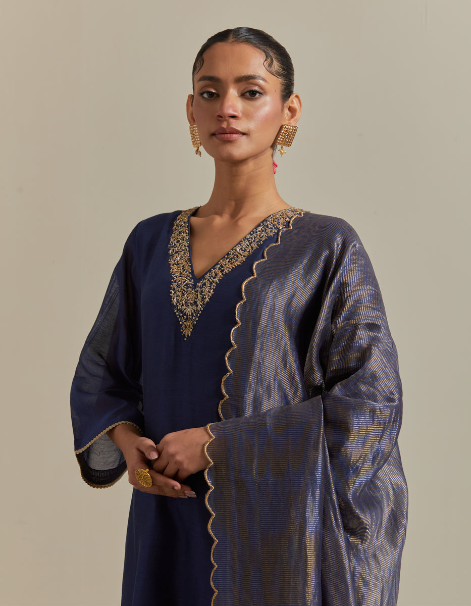 CY Vinusto Blue Embroidered Chanderi Kurta With Zari Striped Dupatta Closeup 1