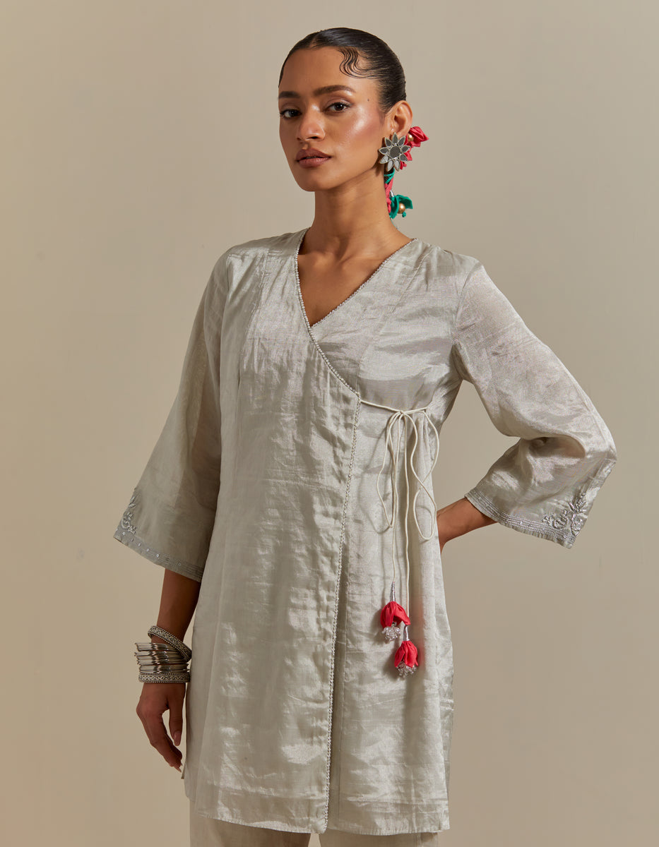 CY Vinusto Silver Embroidered Kurta Set Closeup 1