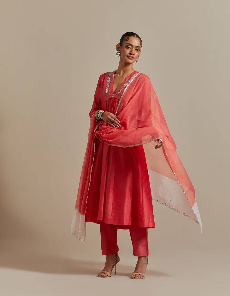 CY Vinusto Pink Embroidered Chanderi Kurta Set With Dupatta Front 1