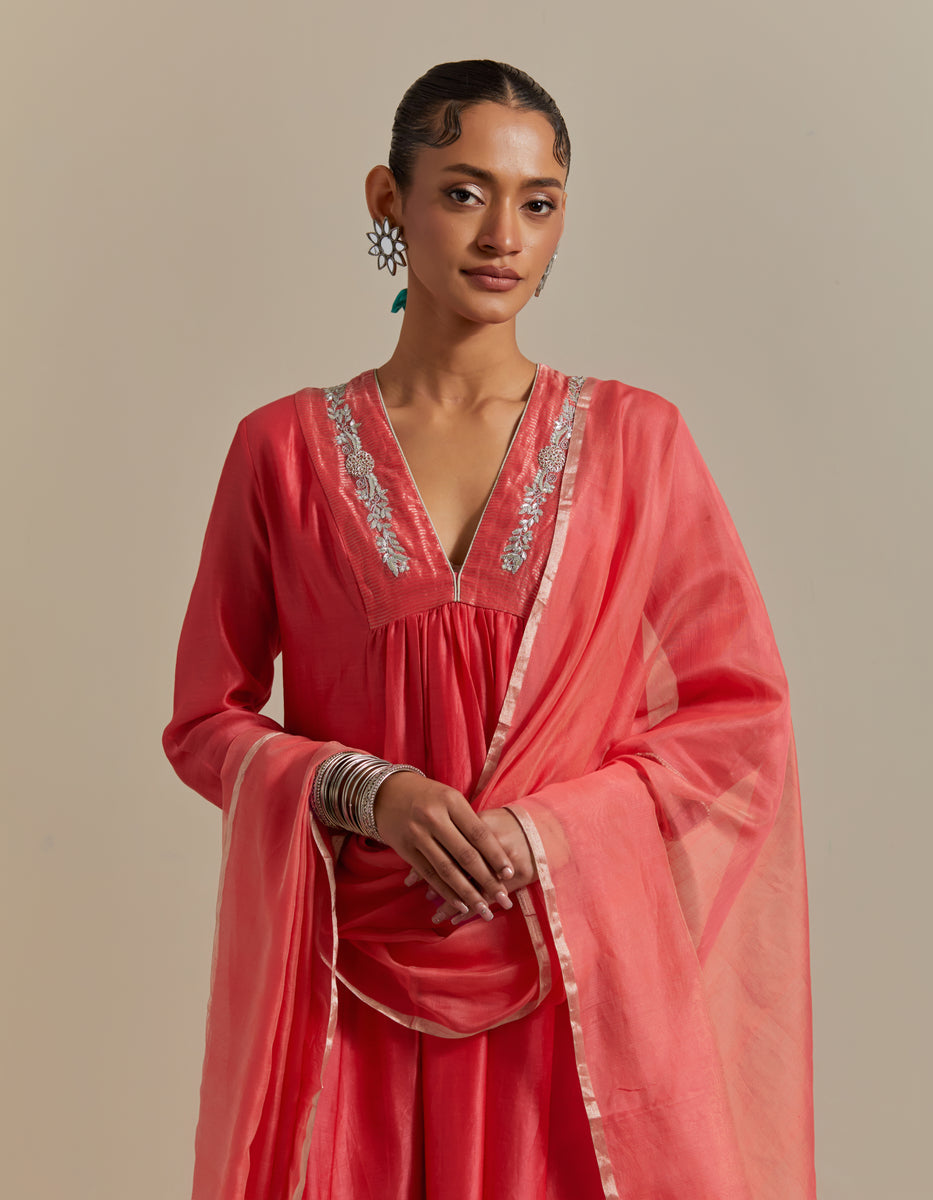 CY Vinusto Pink Embroidered Chanderi Kurta Set With Dupatta Closeup 1
