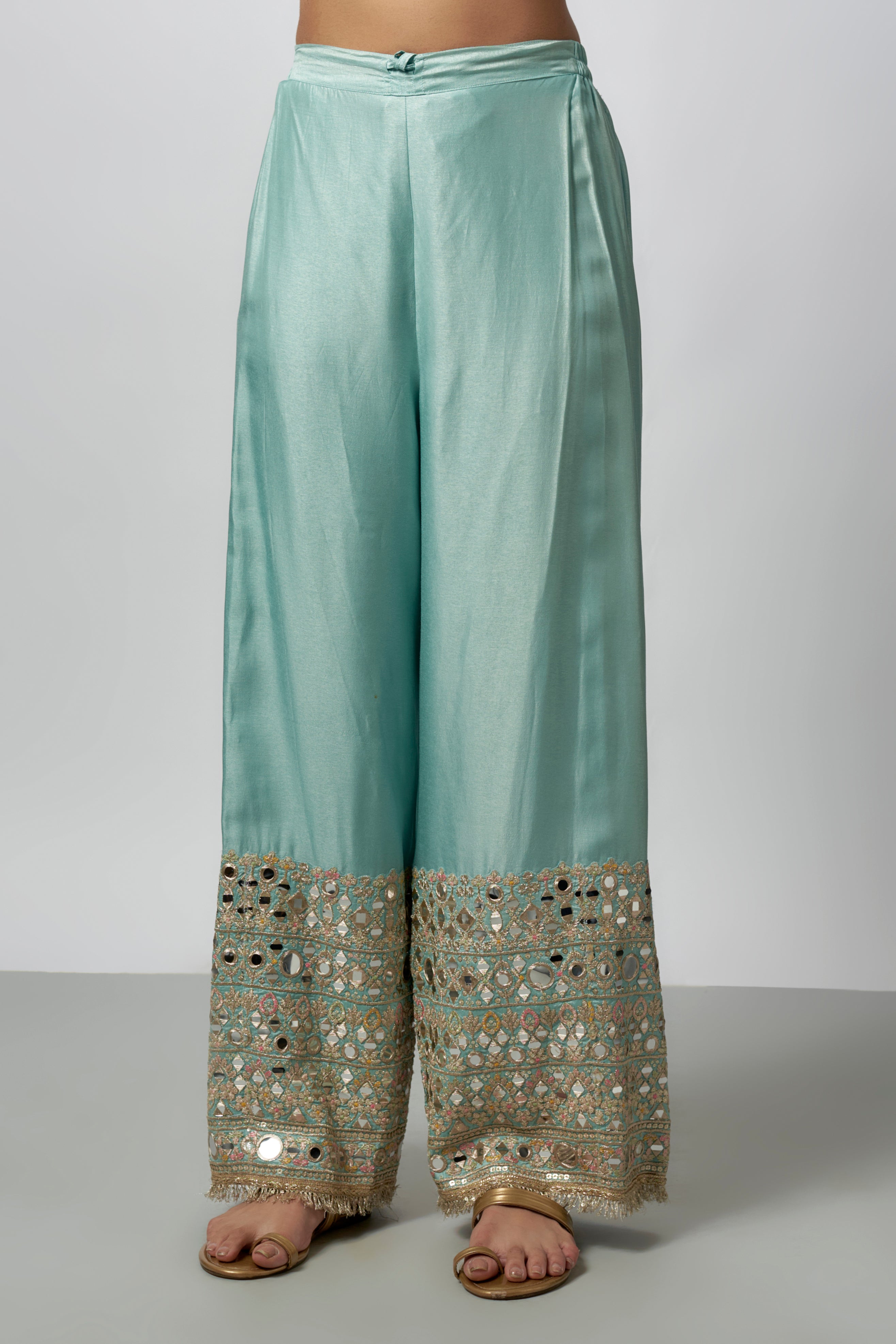 CY Gopi Vaid Fahar AG Set Closeup 2