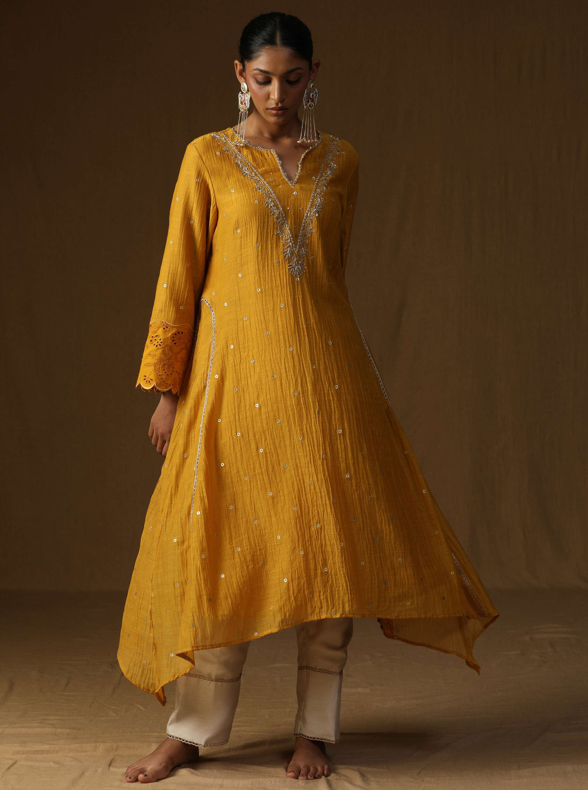 Sakhi Noor Swarn Kurta Set