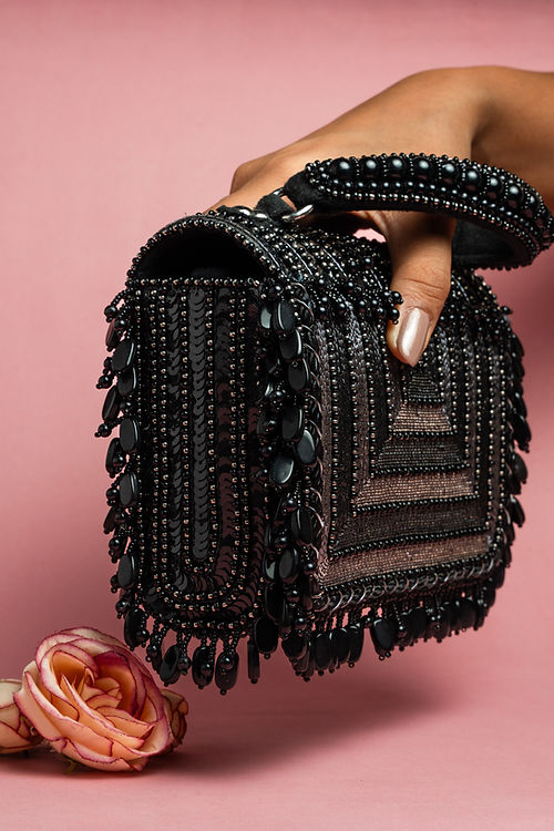 CY Nayaab By Sonia Matto Splendour Kasse Black Closeup 1