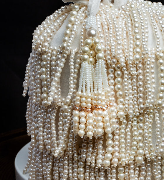 CY Nayaab By Sonia Gilt Raindrops White Closeup 1