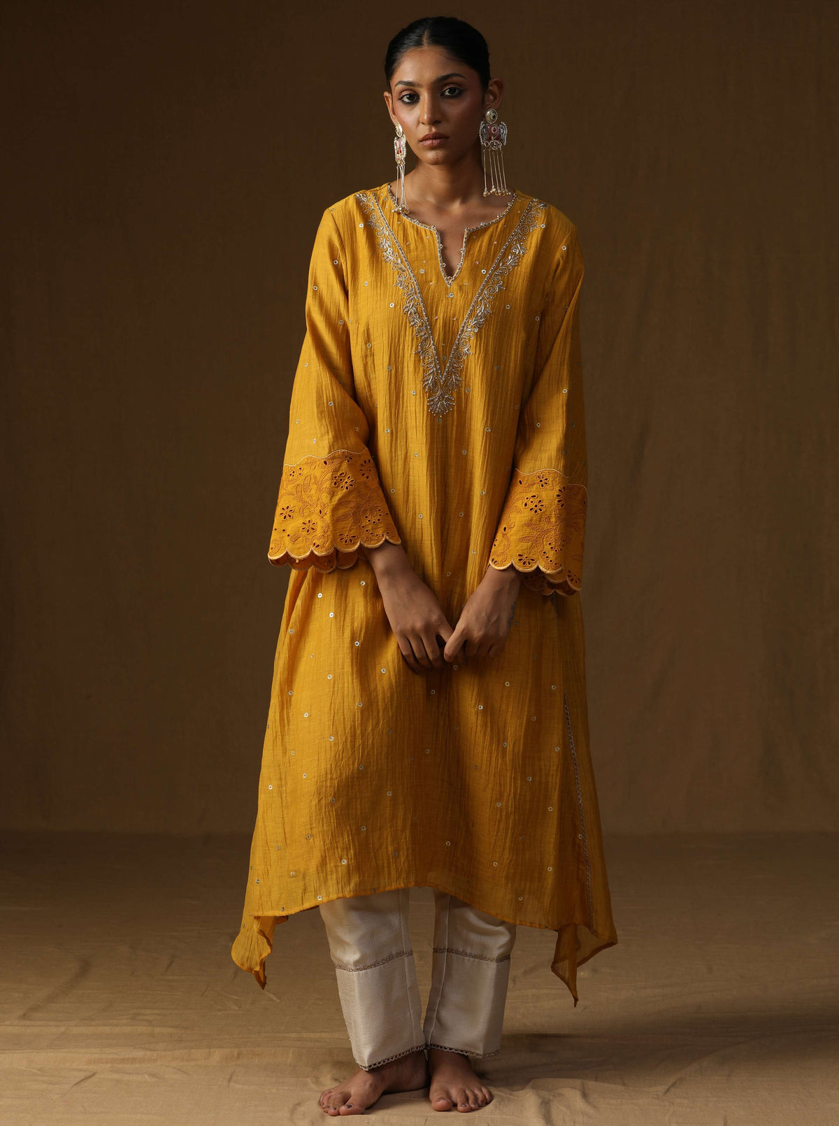 Sakhi Noor Swarn Kurta Set