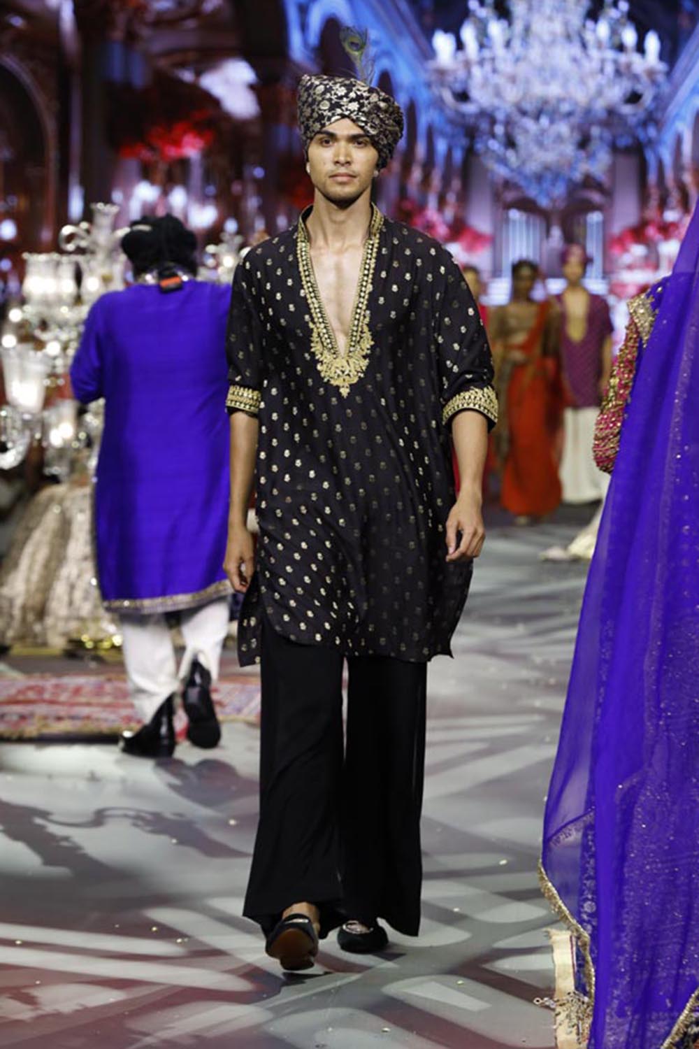 Zarvansh Noir Kurta Set