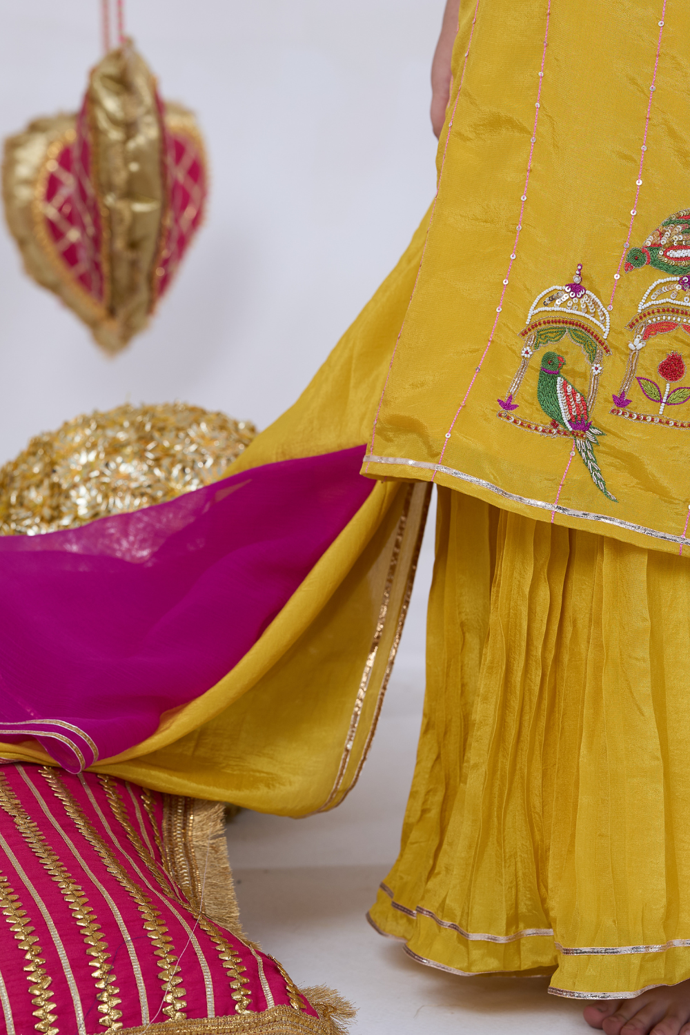 YELLOW PARROT SHARARA SET