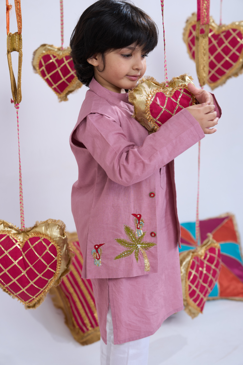 HAND EMBROIDERED JUNGLE MOTIF BANDI SET