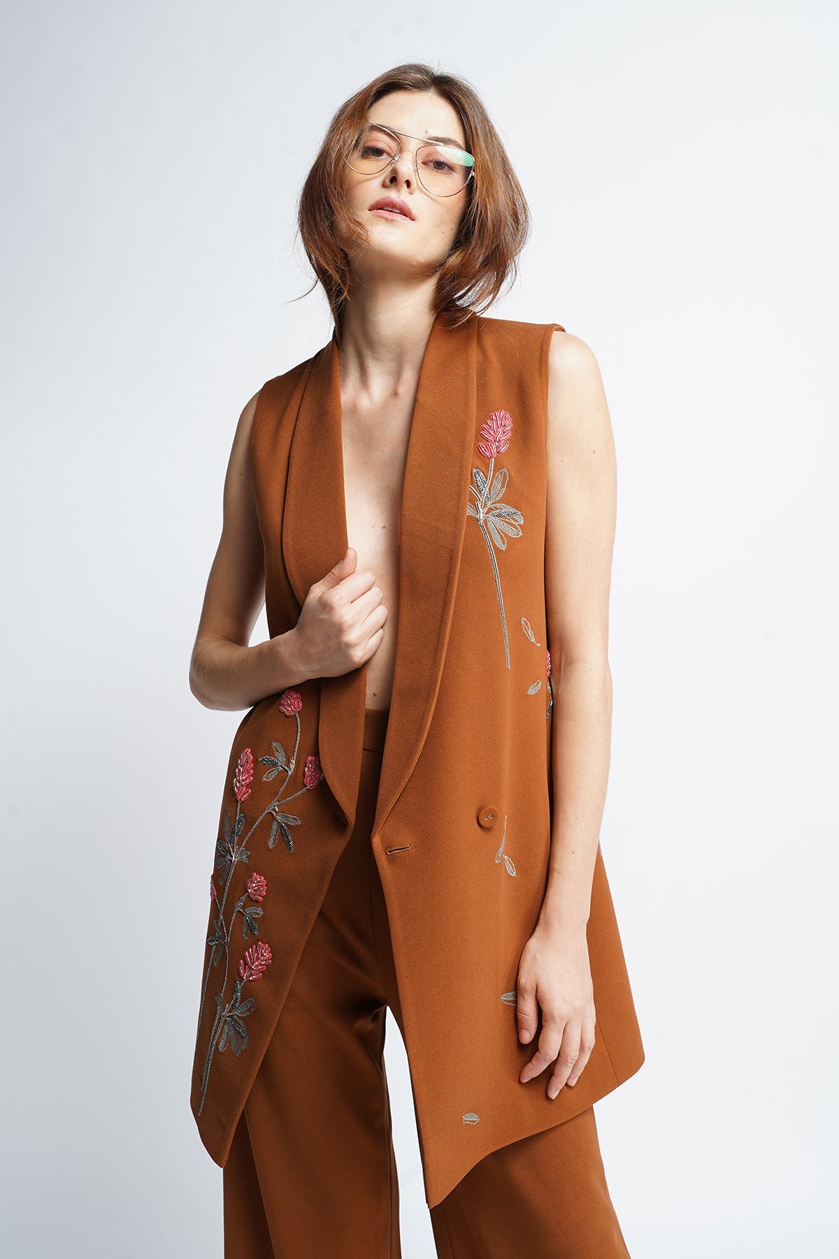 Meadow Plant Overlapped Sleeveless Coat Dress With Pants