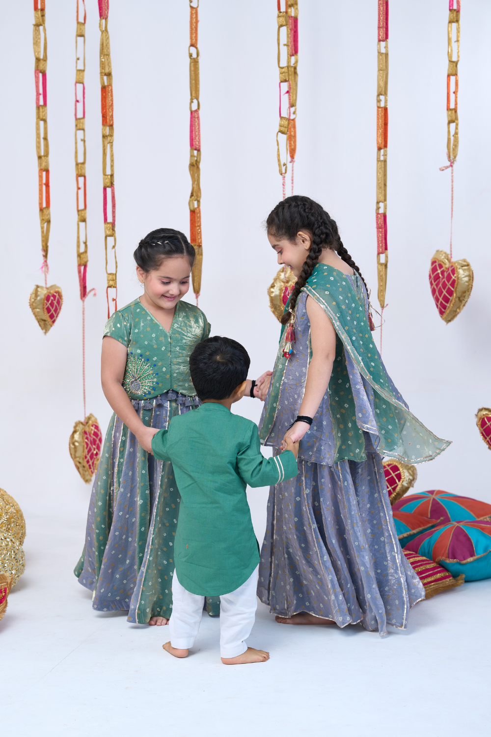 GREEN HANDOWRK KURTA SET INTRICATE EMBROIDERY