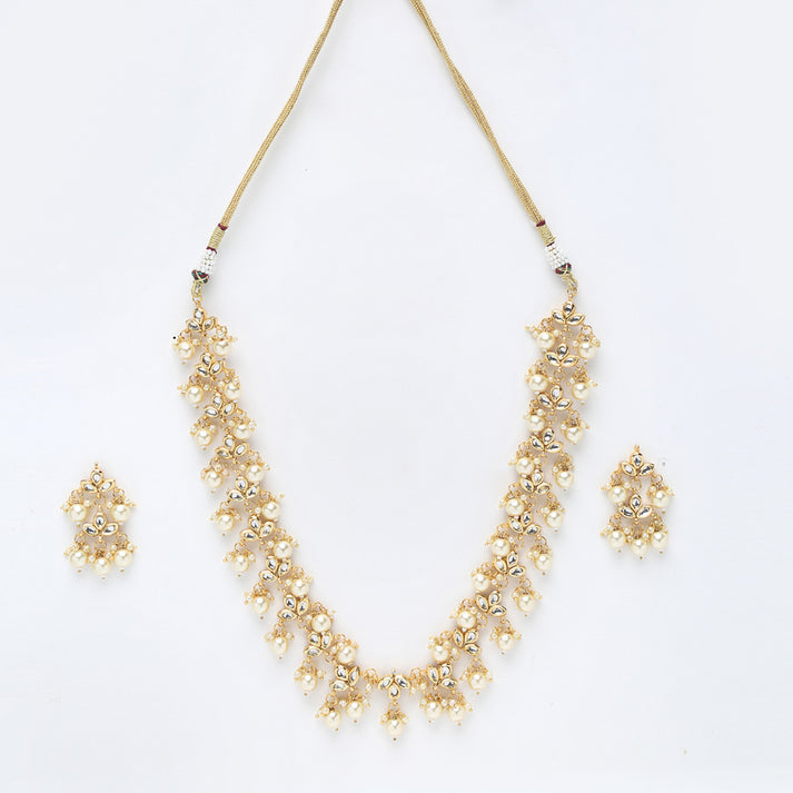 Kundan Neckpiece With Earrings
