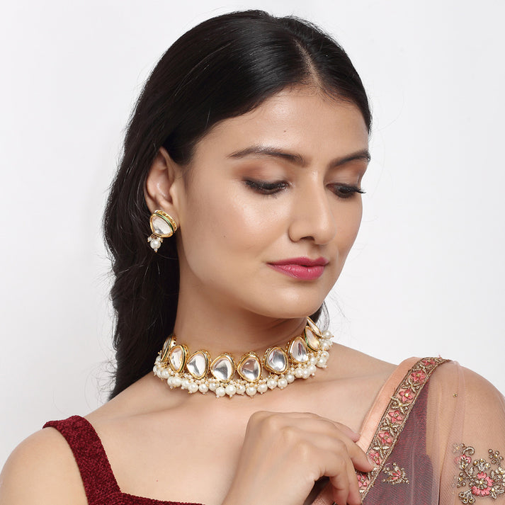 Kundan Choker With Studs