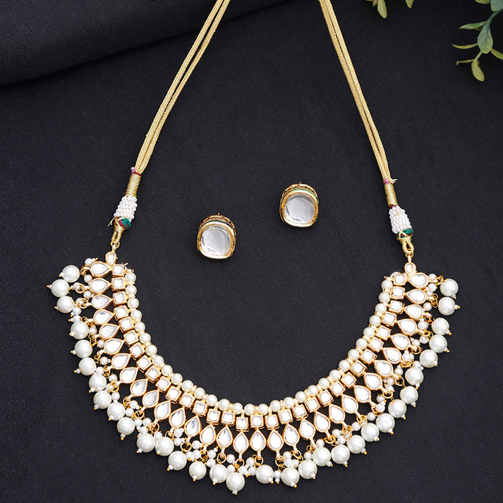 Kundan Choker With Pearls & Studs