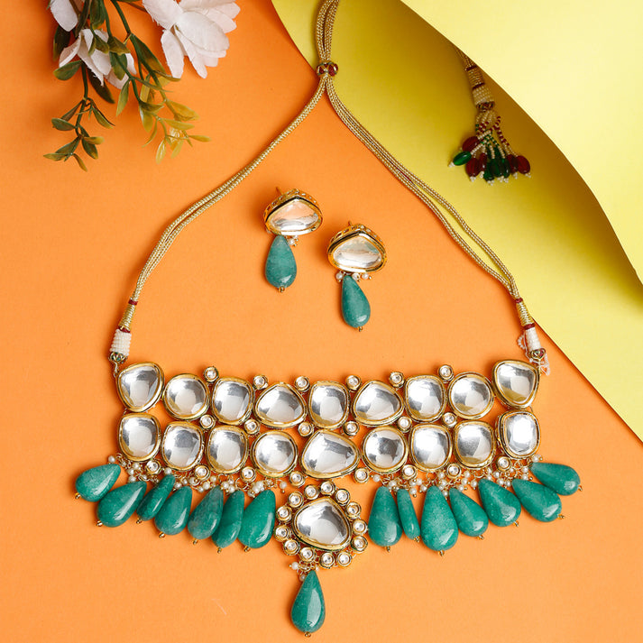 Kundan Choker With Studs