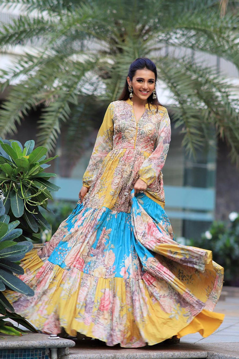 CY Aayushi Maniar Masoom Minawala In Anarkali Set Front 2