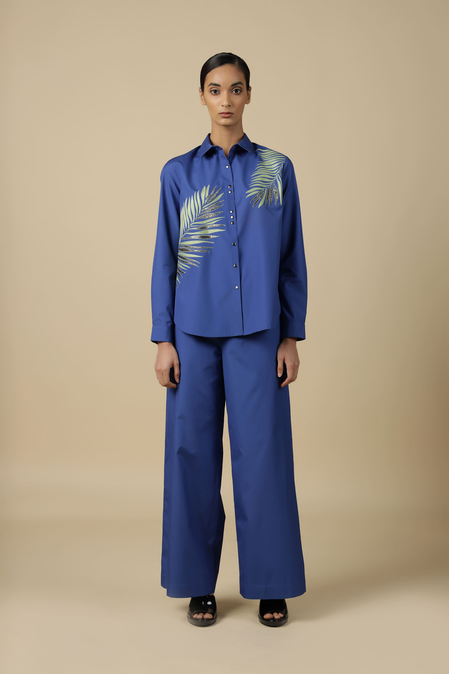 Flared Pants Of "(Big Leaf High Low Shirt)"
