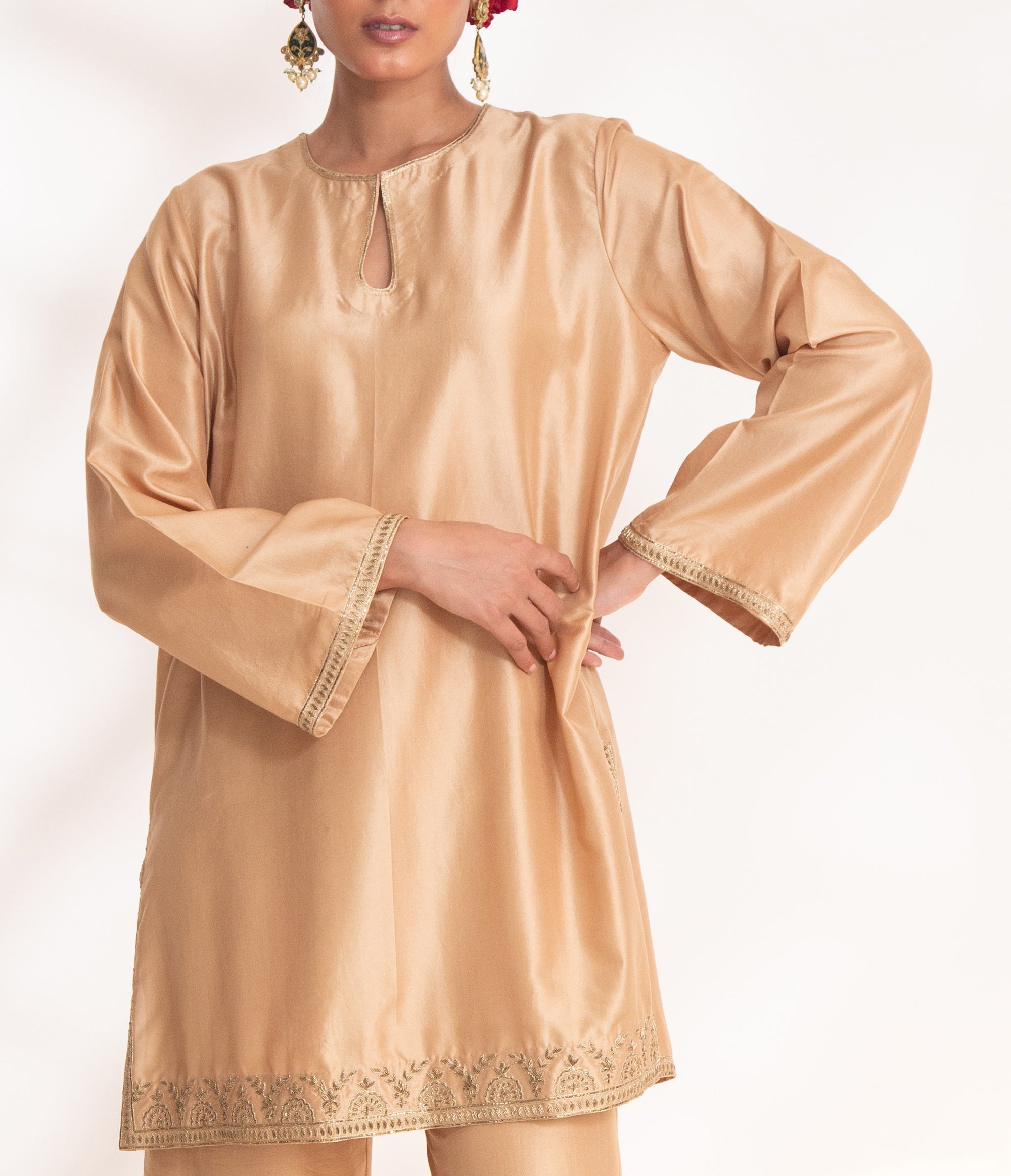 CY Chhaya Mehrotra Aavya Beige Kurta Set Closeup 2