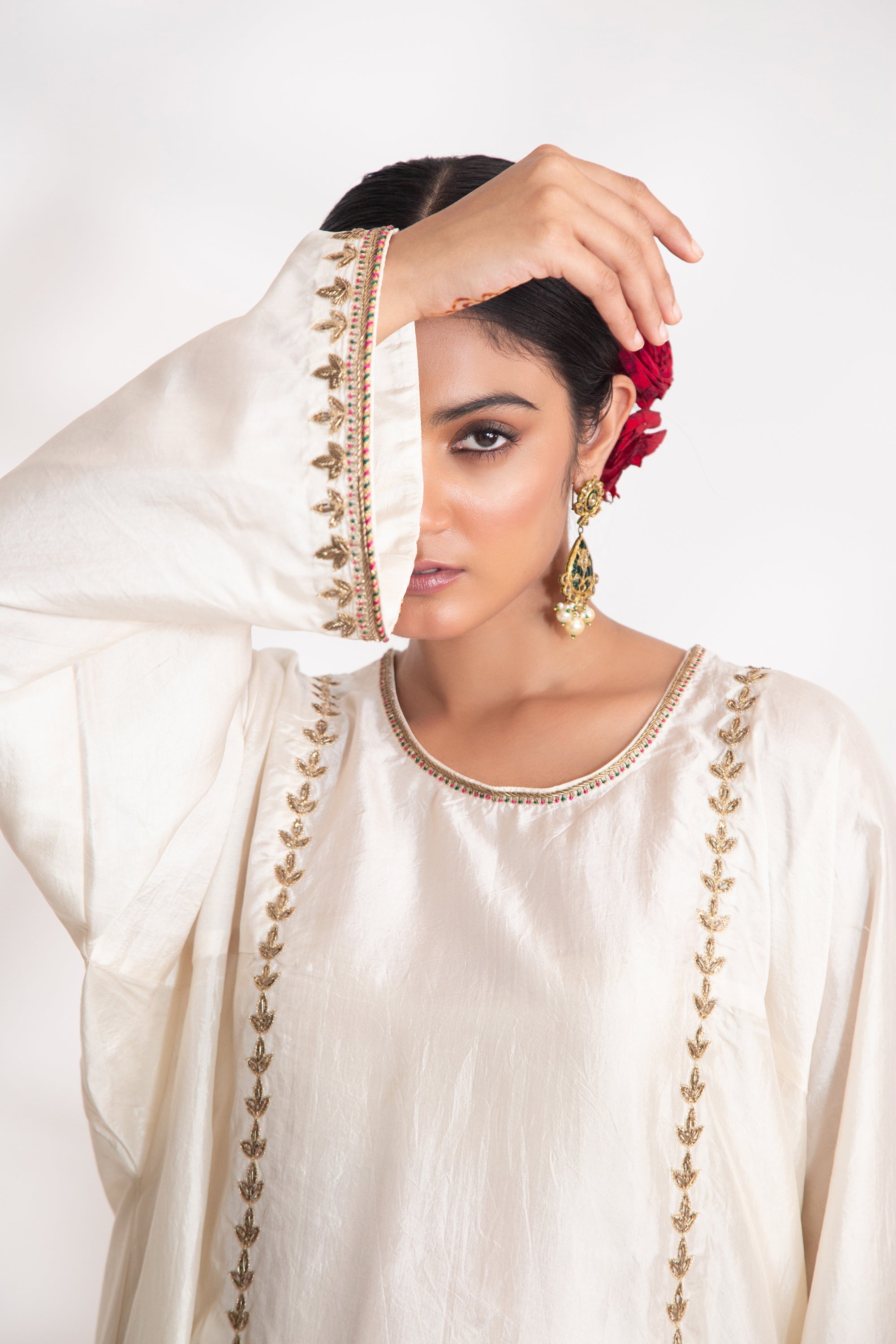 CY Chhaya Mehrotra Kanak White Kurta Set Closeup 1