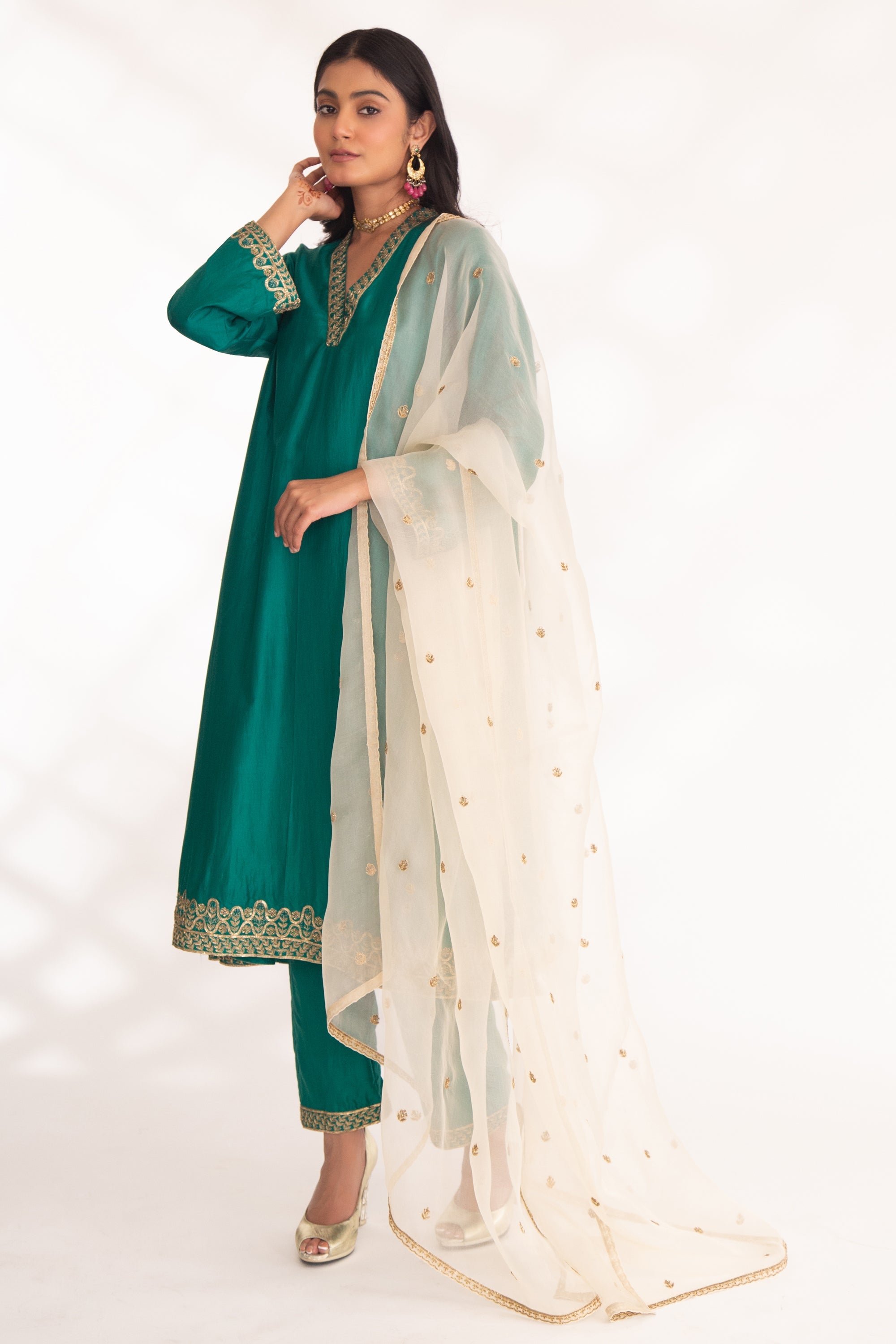 CY Chhaya Mehrotra Vanika Ivory Dupatta Front 2