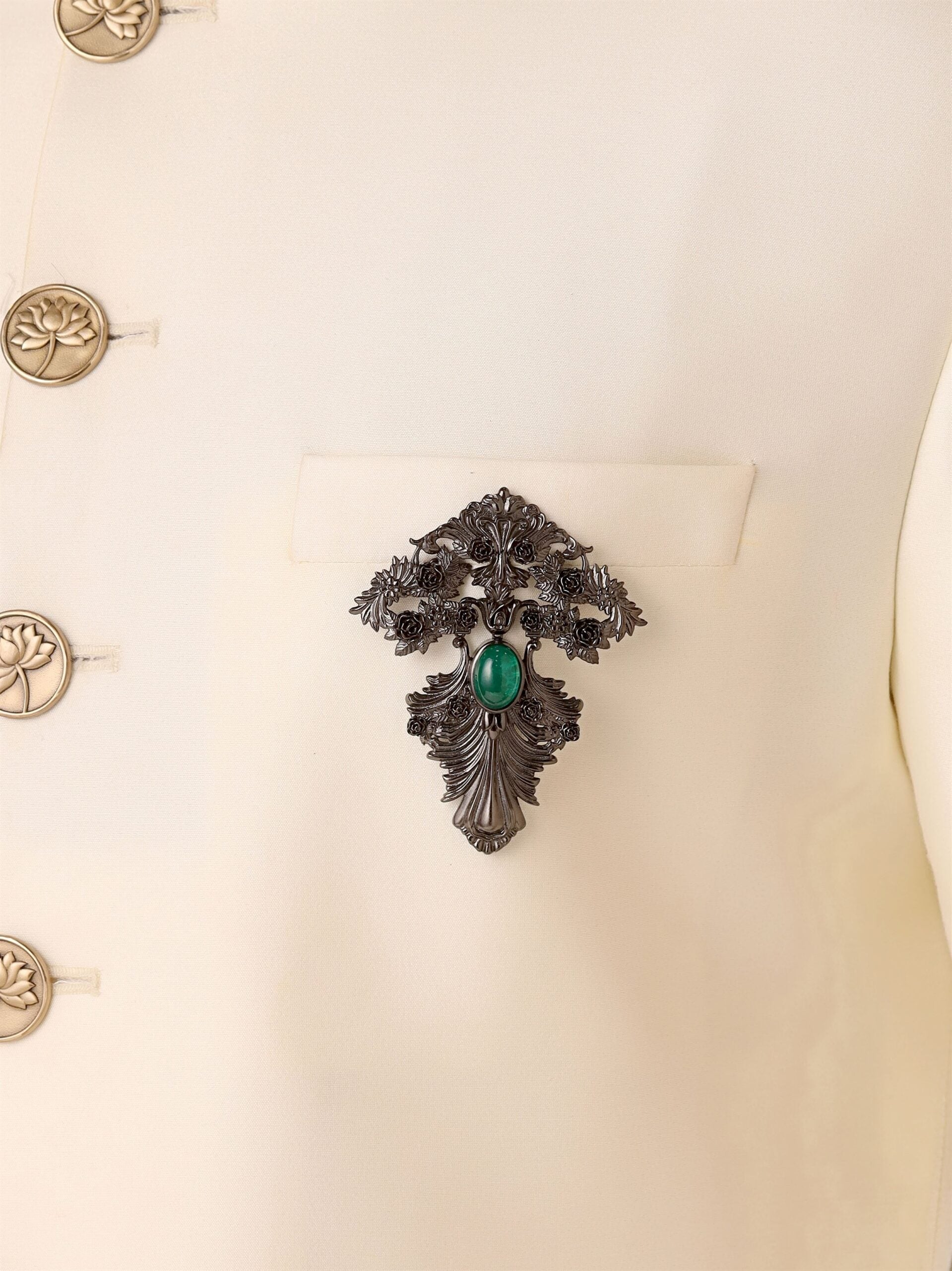 CY Cosa Nostraa Lajawaab Sabz Brooch Closeup 1