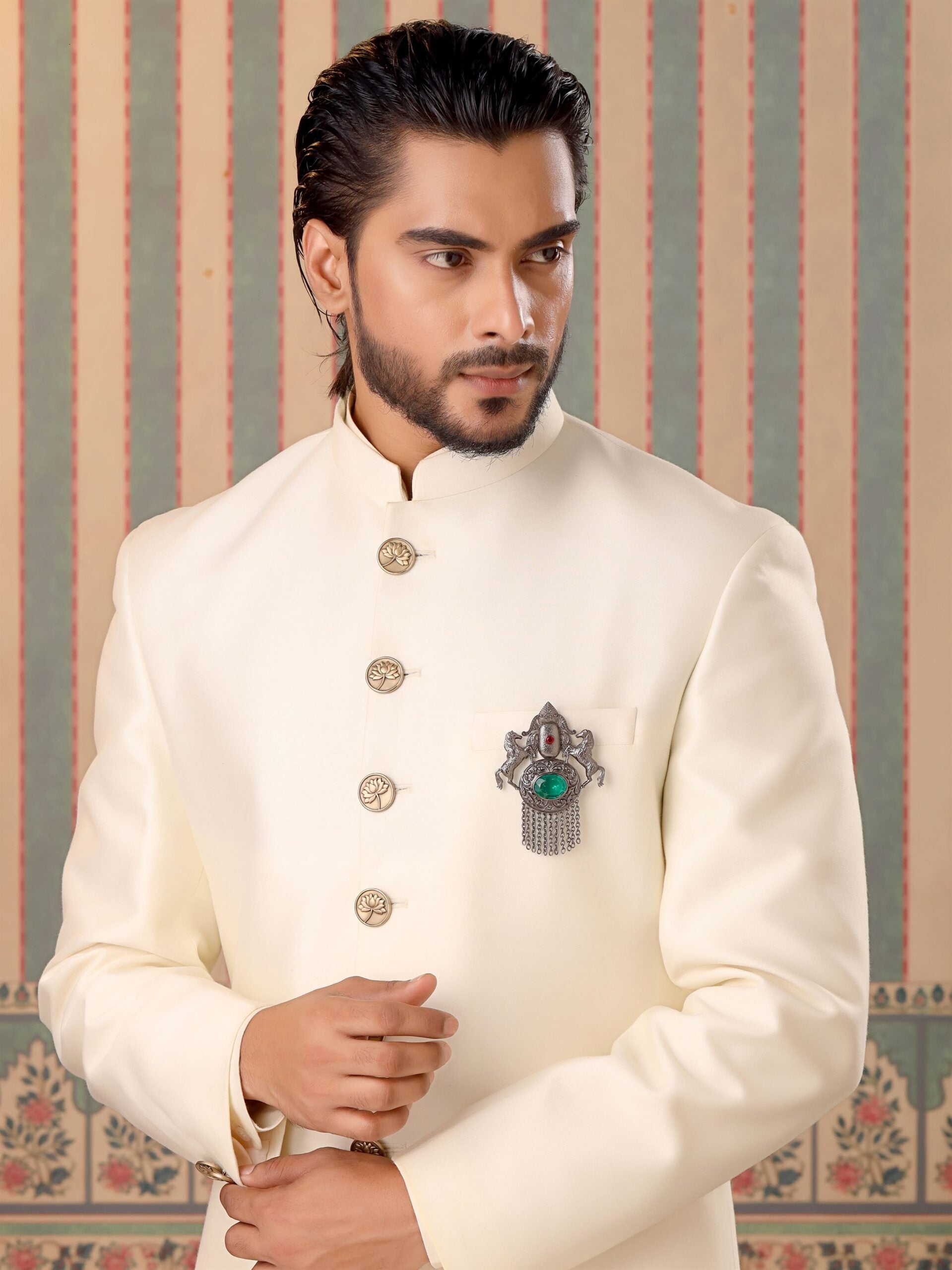 CY Cosa Nostraa Sawaar-e-Noor Green Brooch Front 2