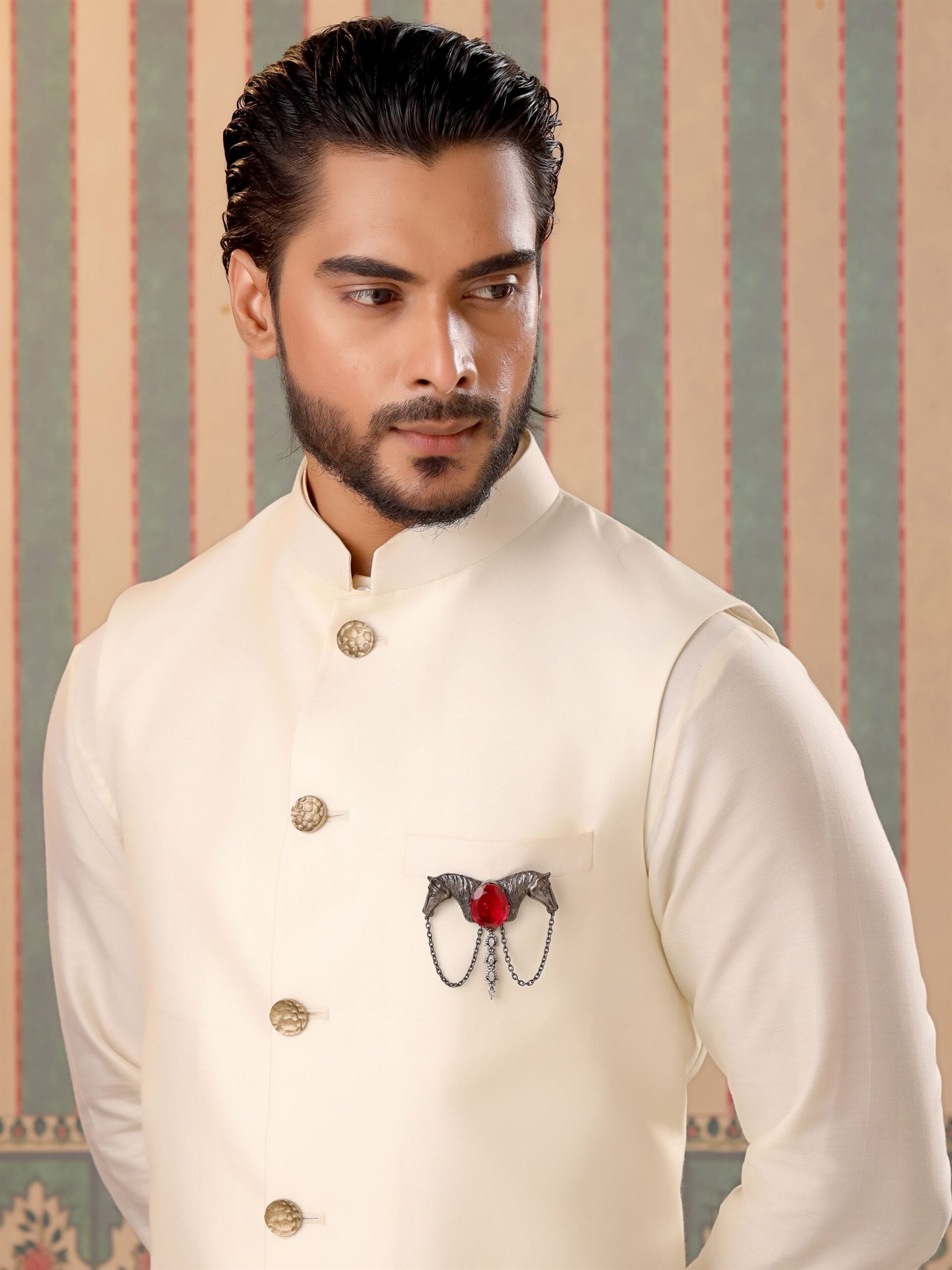 CY Cosa Nostraa Shaahi Sawaar Red Brooch Front 3