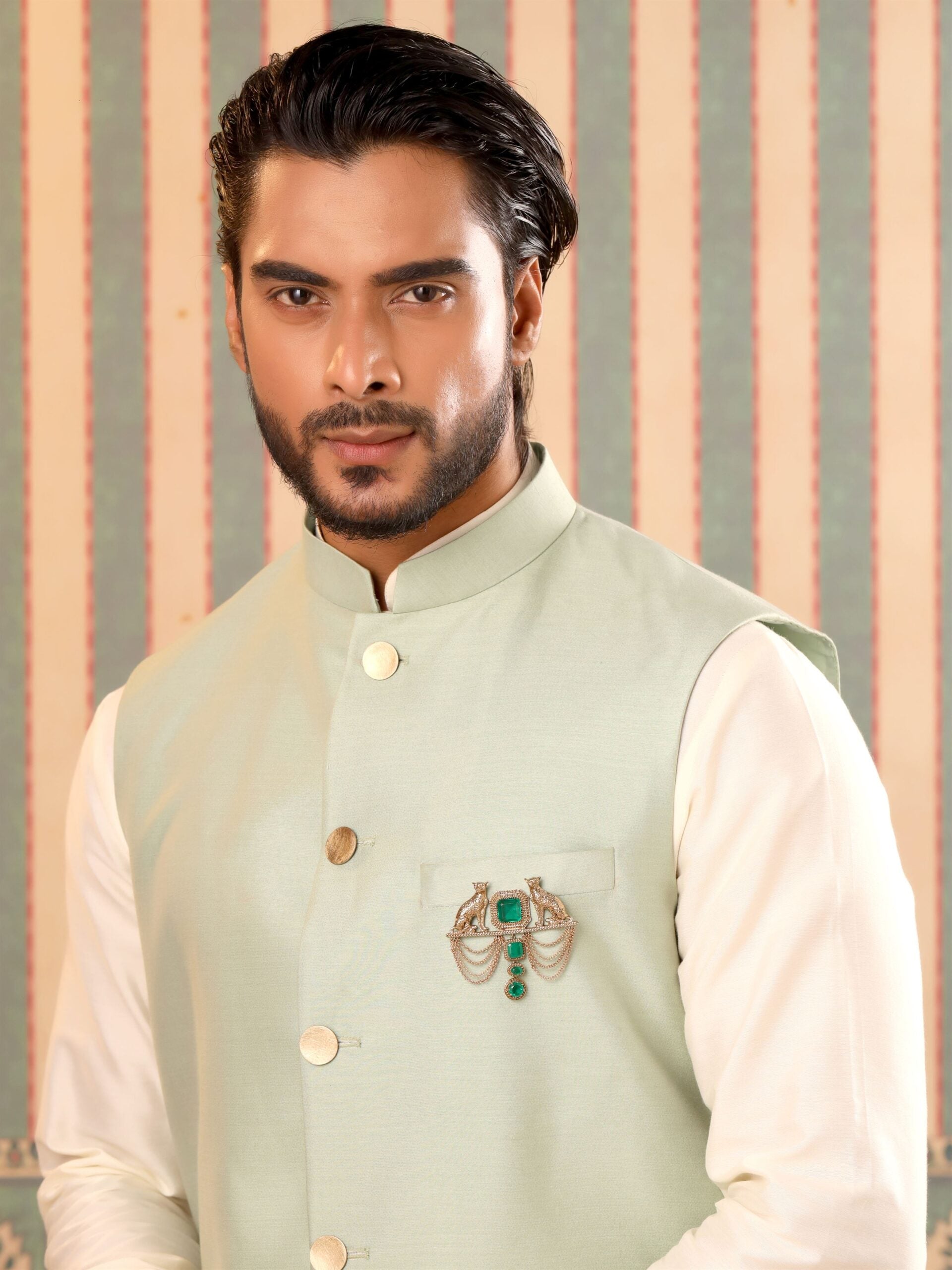 CY Cosa Nostraa Shaandaar Cheetah Green Brooch Front 3