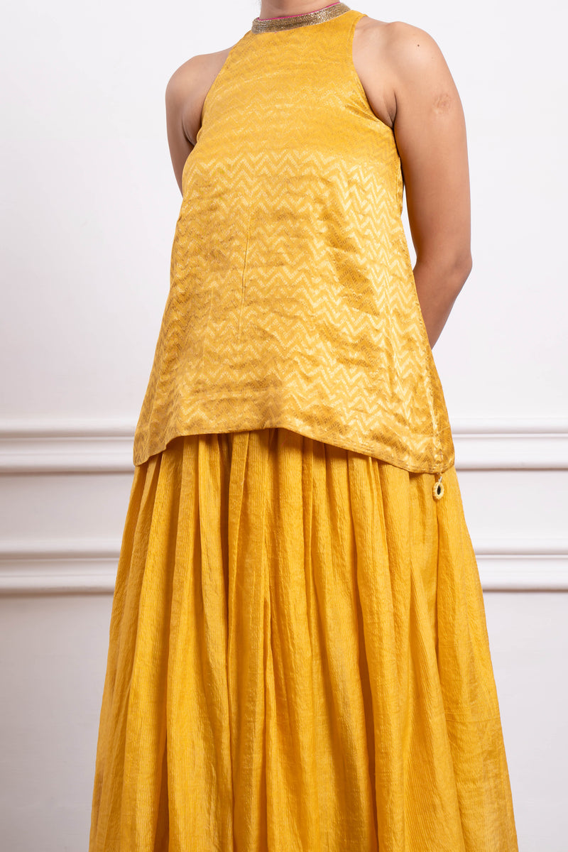 CY Vinusto Yellow Gathered Skirt With Halter Neck Weave Kurti Closeup 1