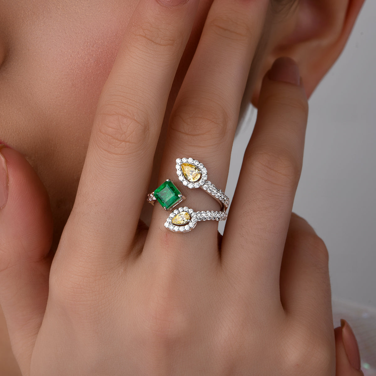 CY Diosa Paris Man-Made Princess Cut Emerald And White Swarovski Zirconia Classic Ring Front 1