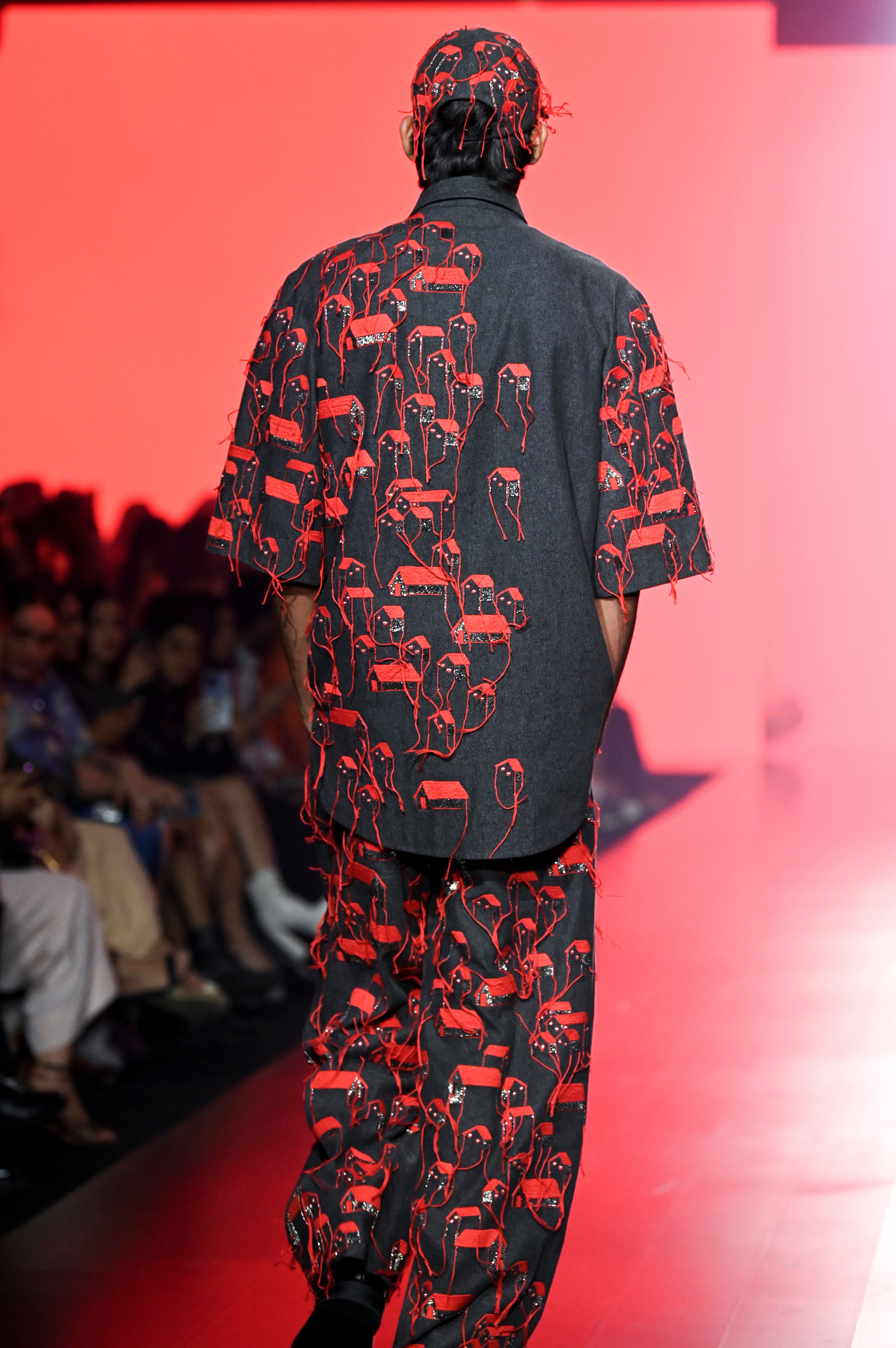Cap Of "(Tiny Houses Flap High-Low Oversized Shirt)"