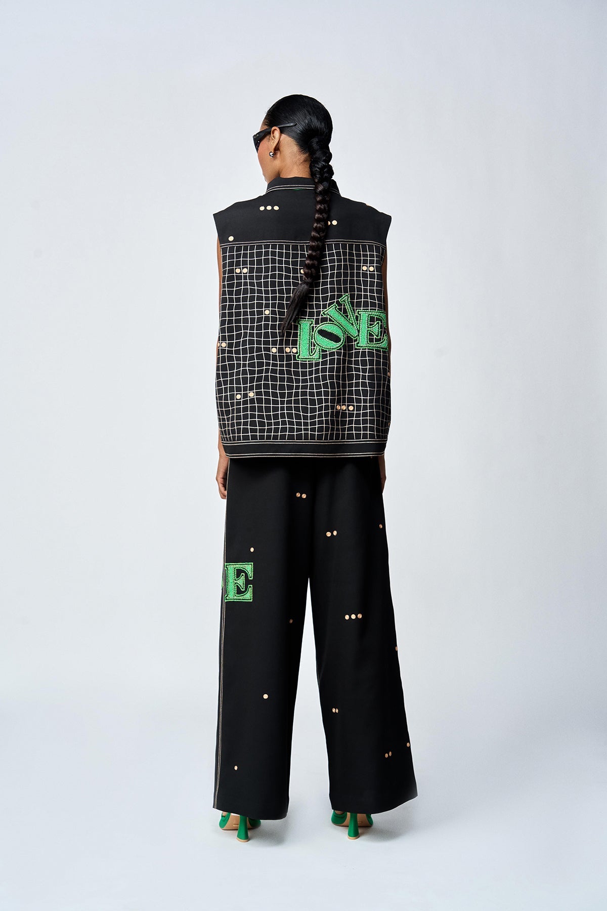 FLARED PANTS OF (LOVE CHECKS VEST )