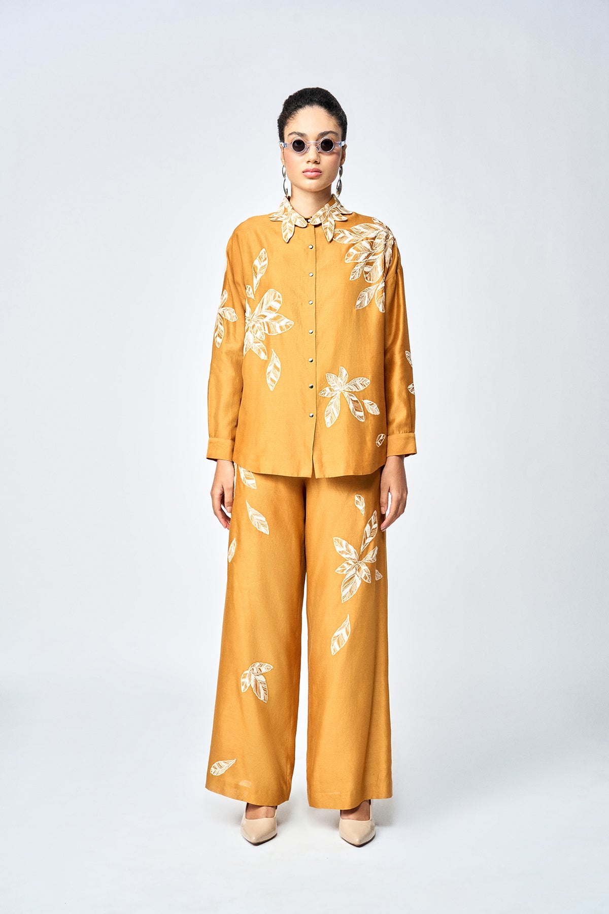 FLARED PANTS OF (DELICATE LEAVES DROP SHOULDER ASYMMETRIC SHIRT )