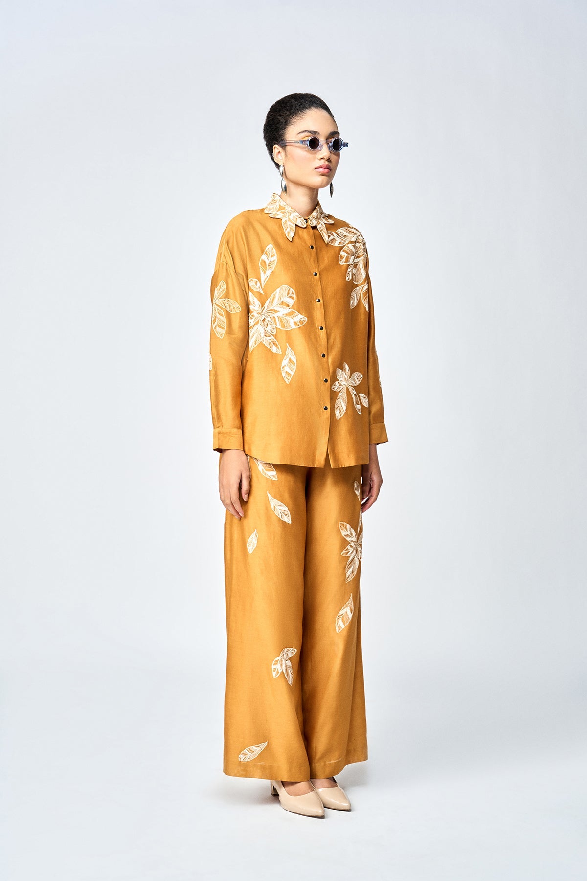 FLARED PANTS OF (DELICATE LEAVES DROP SHOULDER ASYMMETRIC SHIRT )