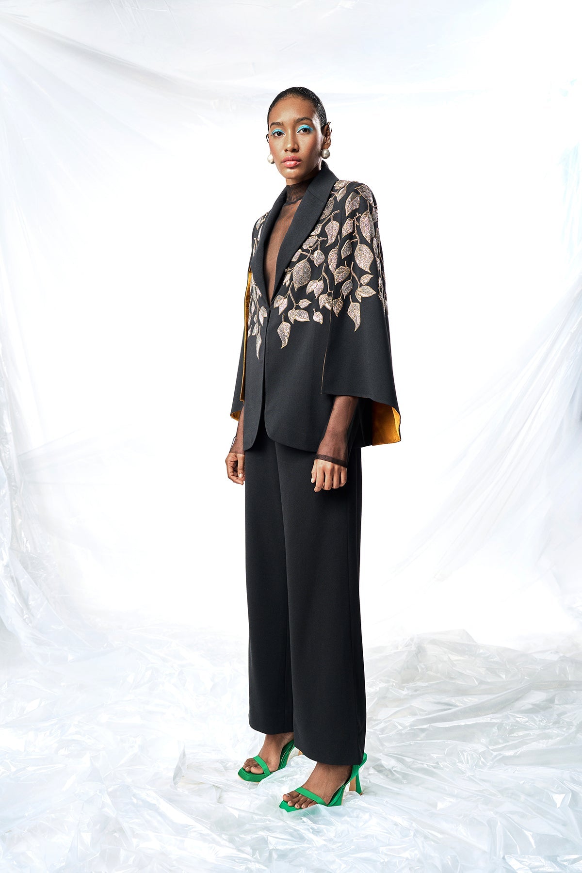 HAZEL LEAVES CAPE