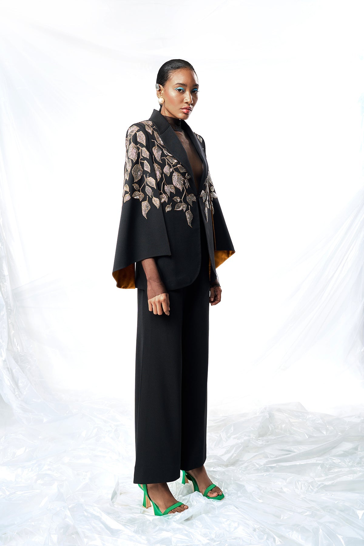 HAZEL LEAVES CAPE