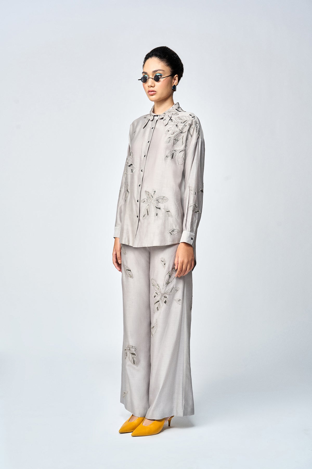 FLARED PANTS OF (DELICATE LEAVES DROP SHOULDER ASYMMETRIC SHIRT )