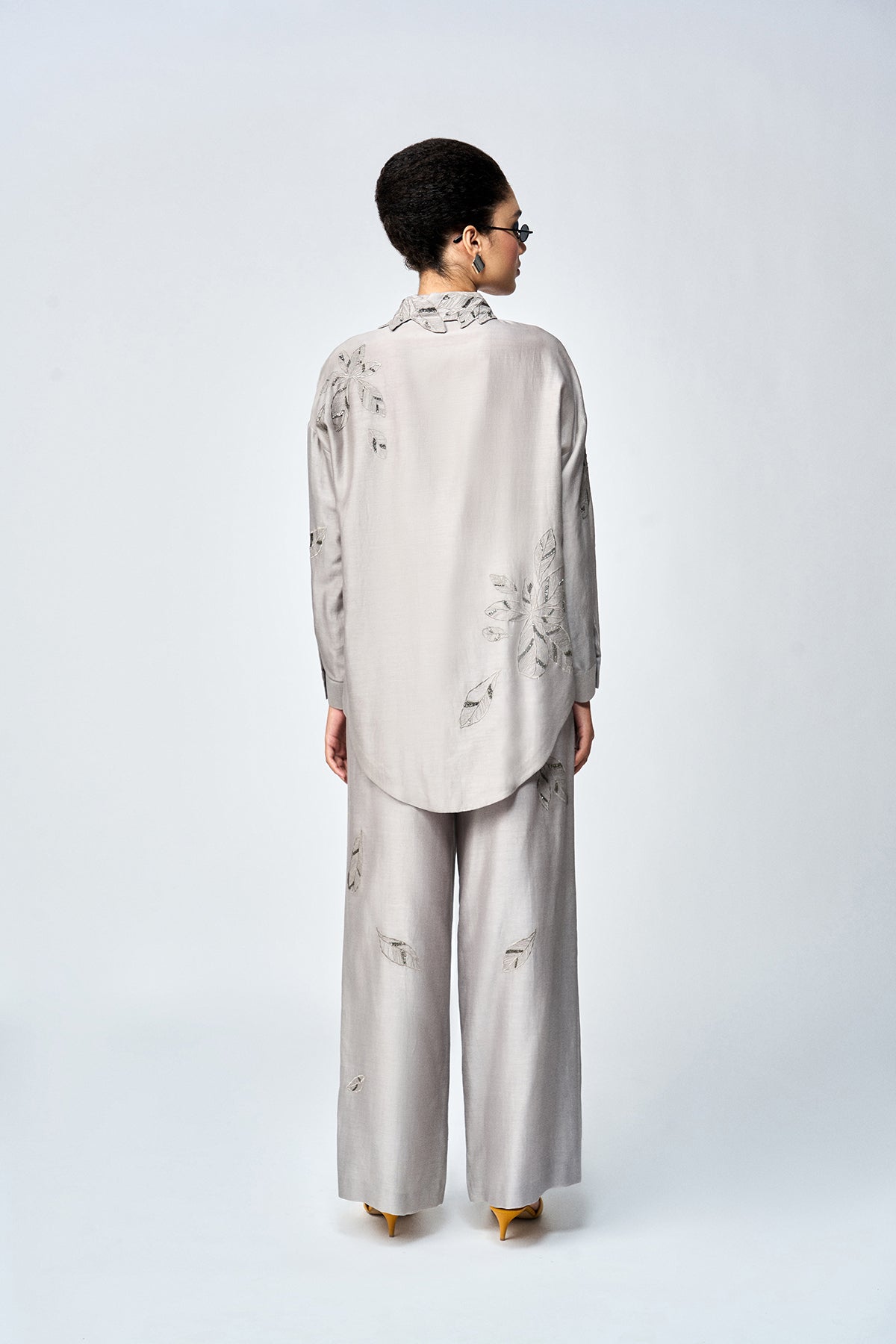 FLARED PANTS OF (DELICATE LEAVES DROP SHOULDER ASYMMETRIC SHIRT )