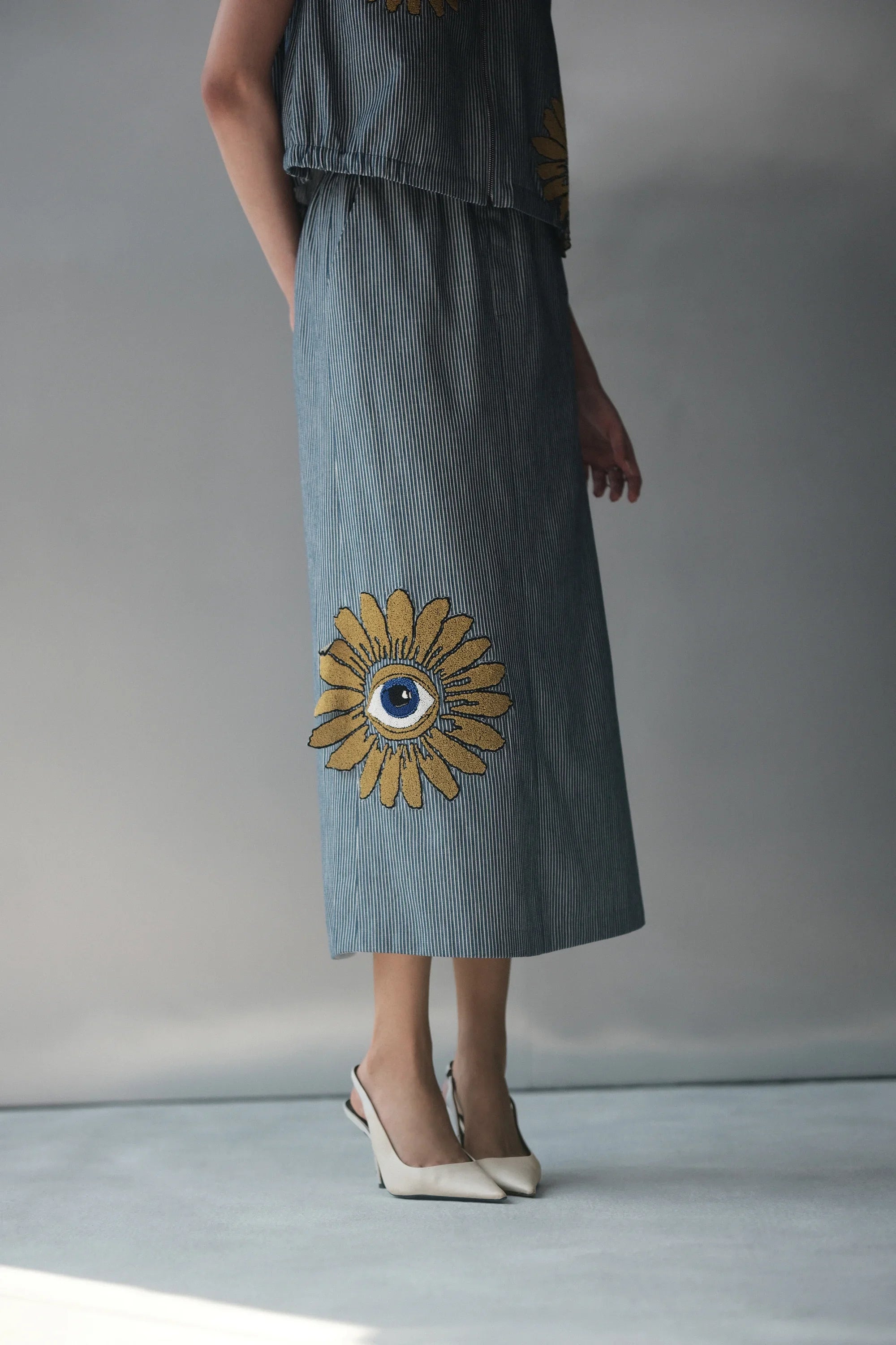 EYE BLOOM BOX SHIRT WITH PENCIL SKIRT