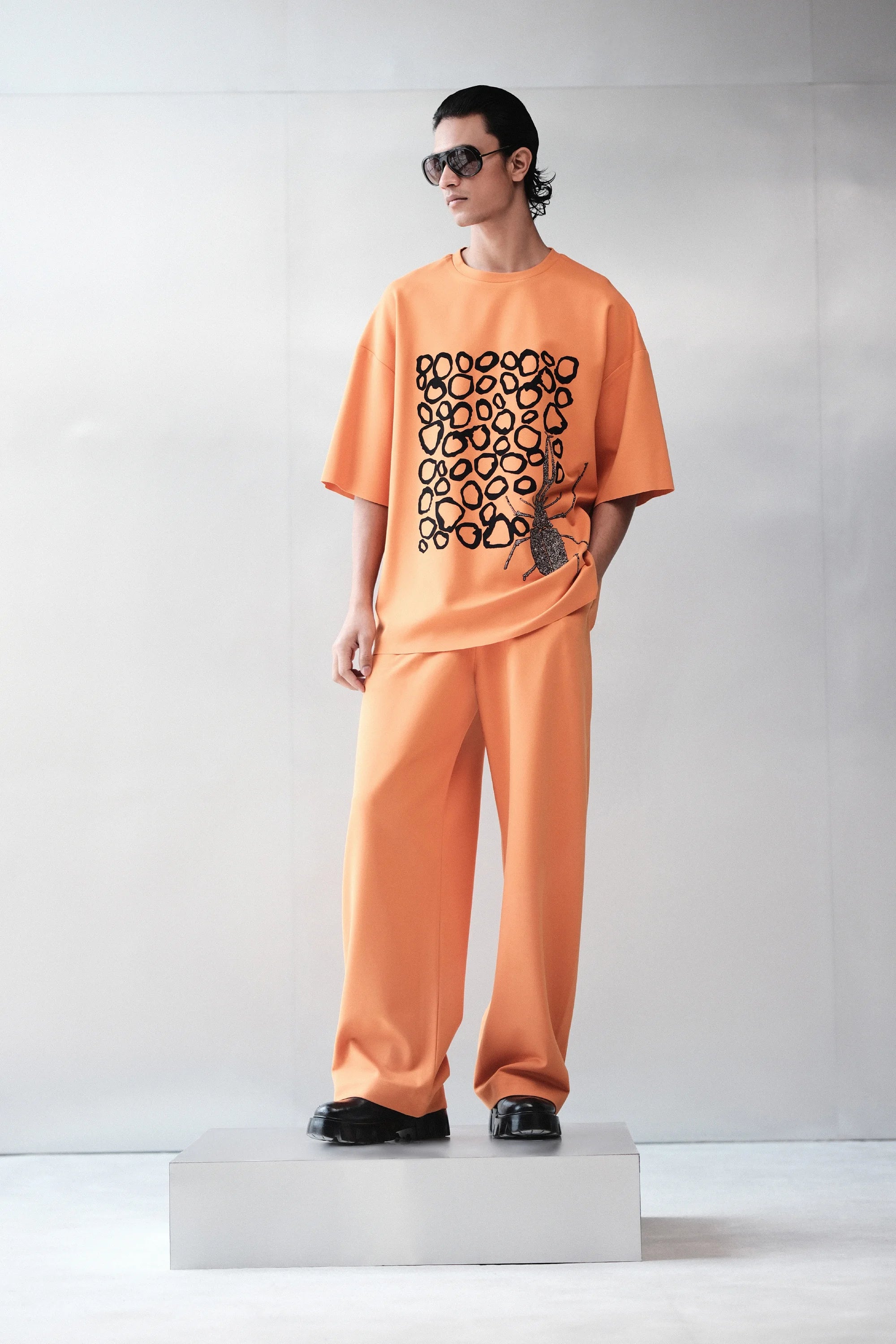 BUG AND CIRCLE BOXY T-SHIRT