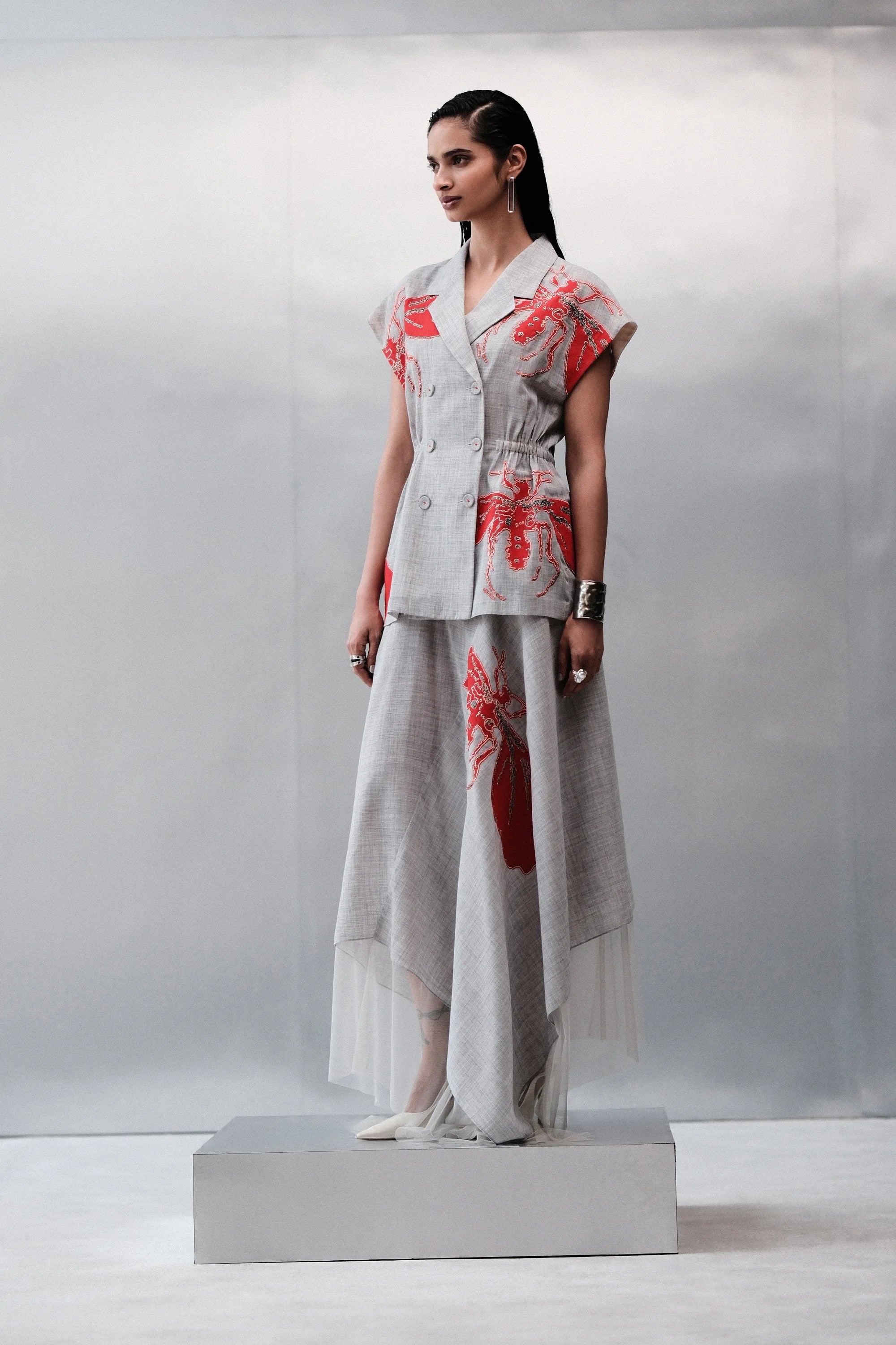 ASYMMETRIC SKIRT OF WASP WRAP ROBE JACKET