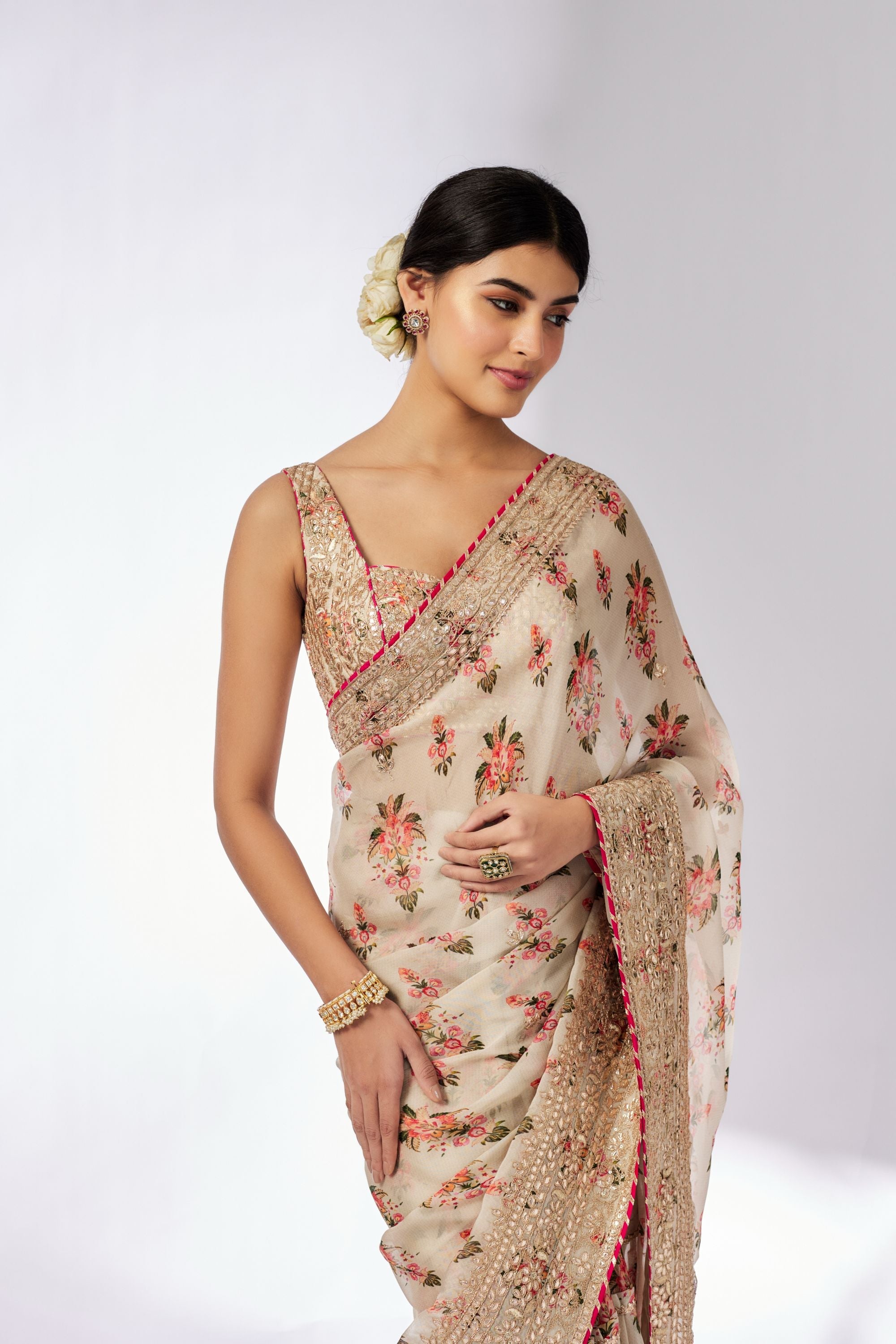 CY Gopi Vaid Mahira Ivory Saree Set Closeup 1