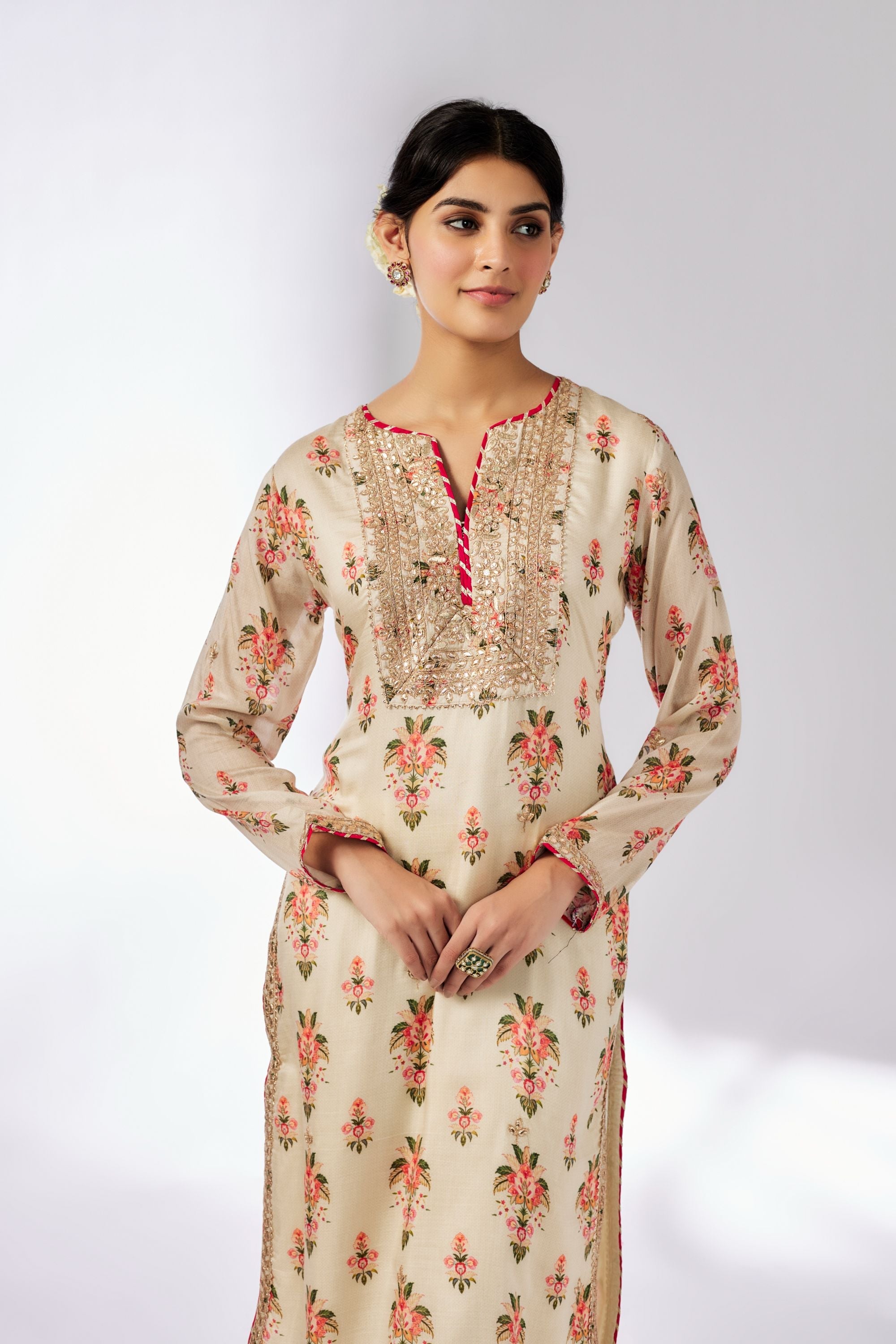 CY Gopi Vaid Neha Ivory Tunic Closeup 1