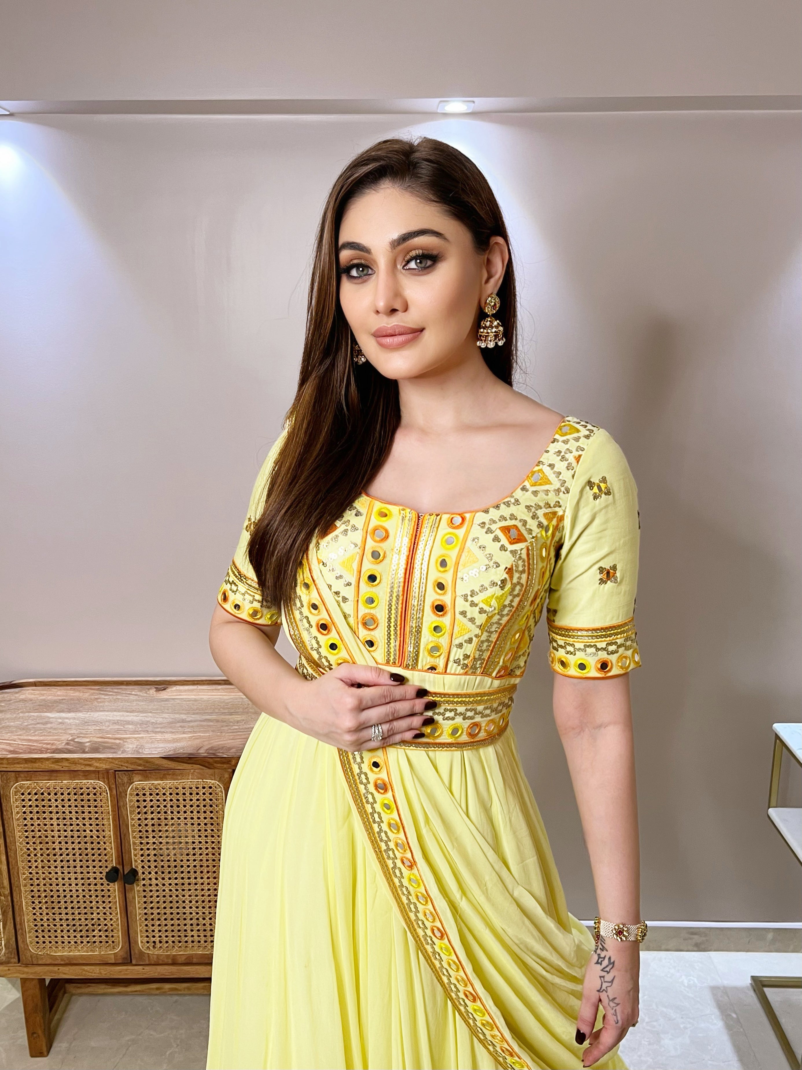 CY Gopi Vaid Shefali Jariwala In Saree Gown Closeup 1