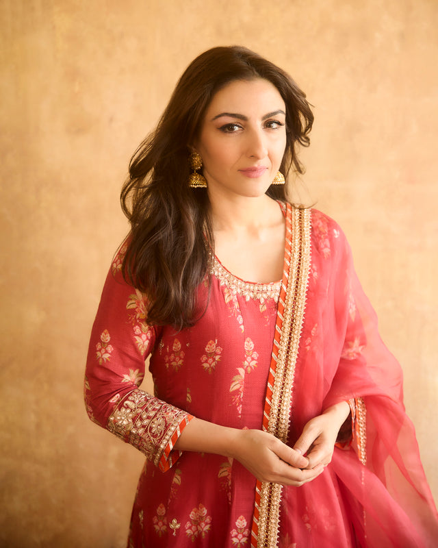 CY Gopi Vaid Soha Red Anarkali Set Closeup 1