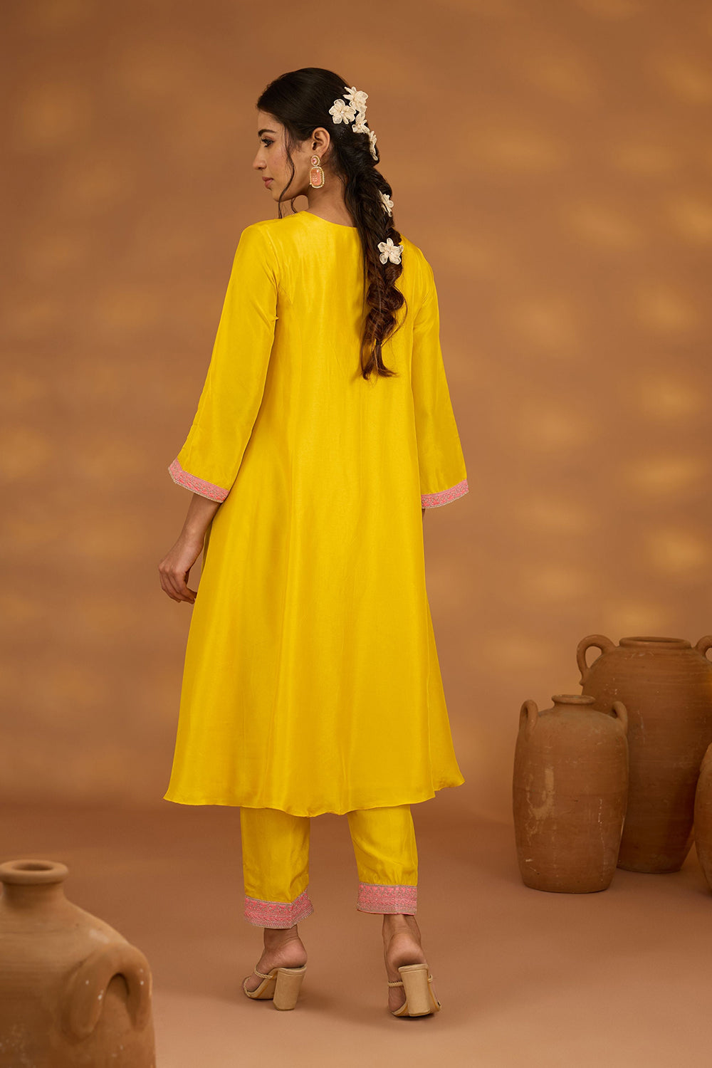 Nandi Kamal suit set